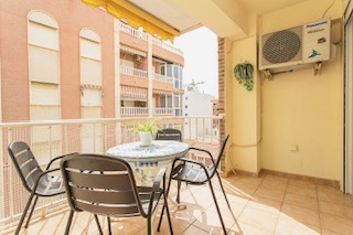 For sale - 3 Bedroom 2 Bathroom Apartment in Torrevieja - Centro-Muelle Pesquero  - Alicante