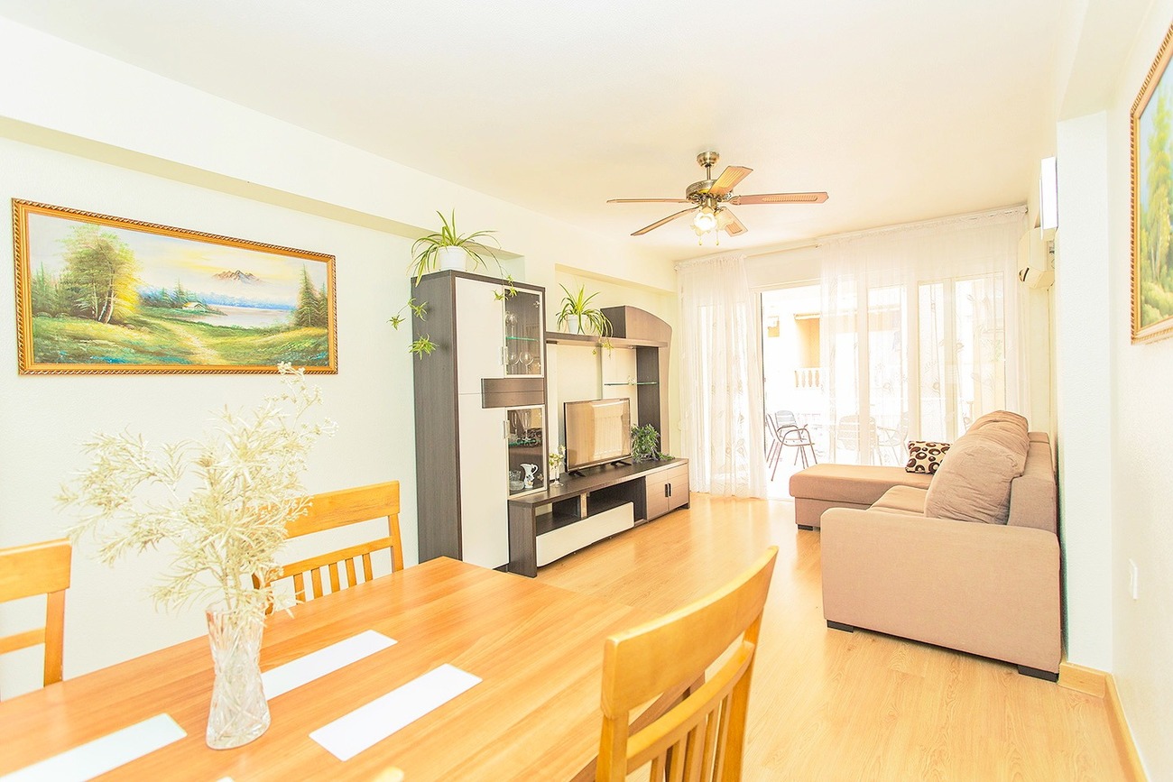 For sale - 3 Bedroom 2 Bathroom Apartment in Torrevieja - Centro-Muelle Pesquero  - Alicante