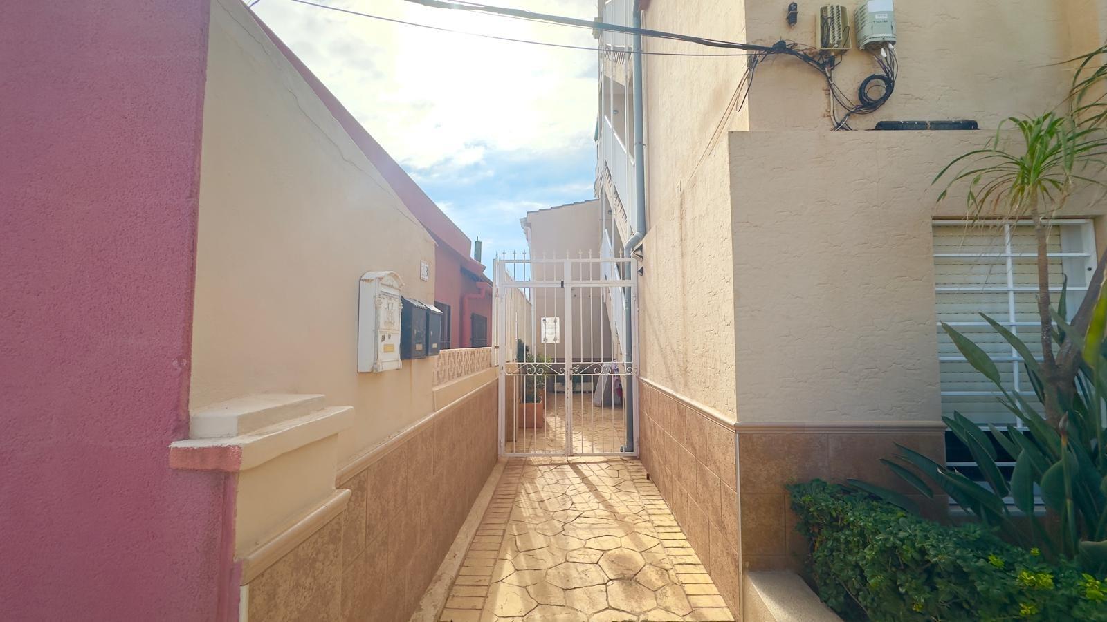 For sale - 3 Bedroom 2 Bathroom Apartment in Torrevieja - Zona Los Frutales  - Alicante