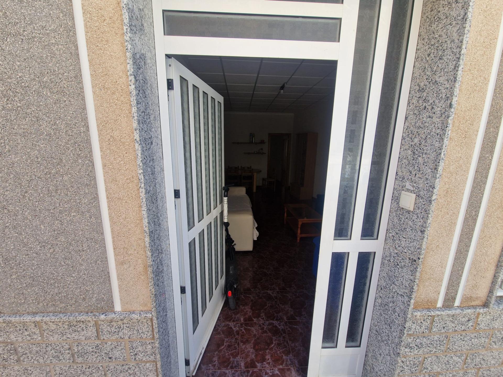 For sale - 4 Bedroom 2 Bathroom Town House in Torrevieja - Torrevieja  - Alicante
