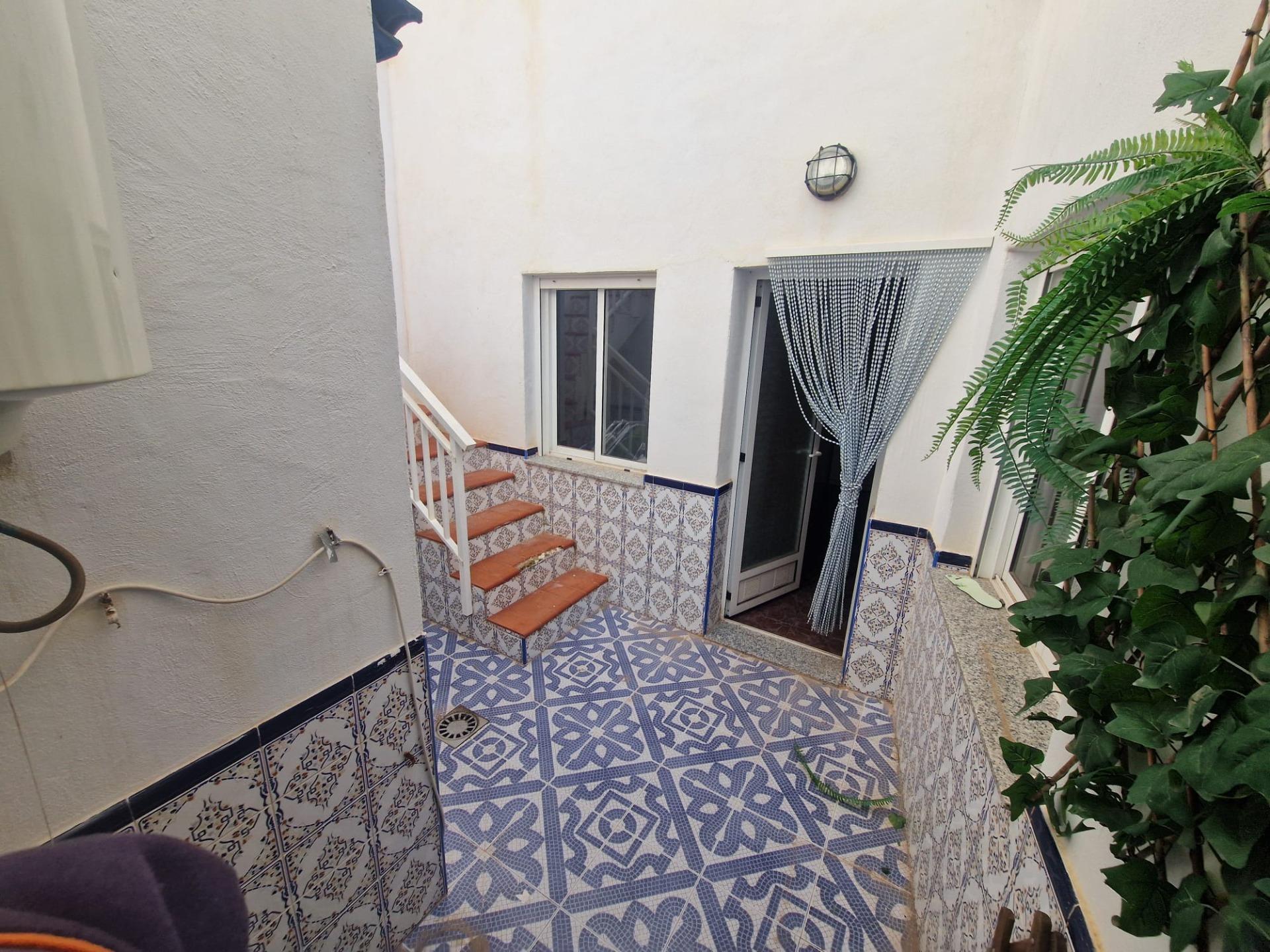 For sale - 4 Bedroom 2 Bathroom Town House in Torrevieja - Torrevieja  - Alicante