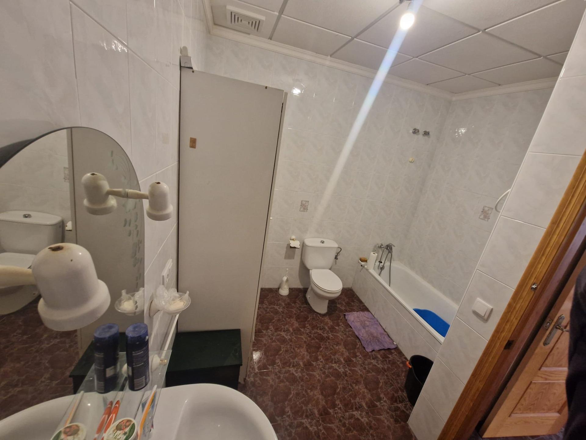 For sale - 4 Bedroom 2 Bathroom Town House in Torrevieja - Torrevieja  - Alicante