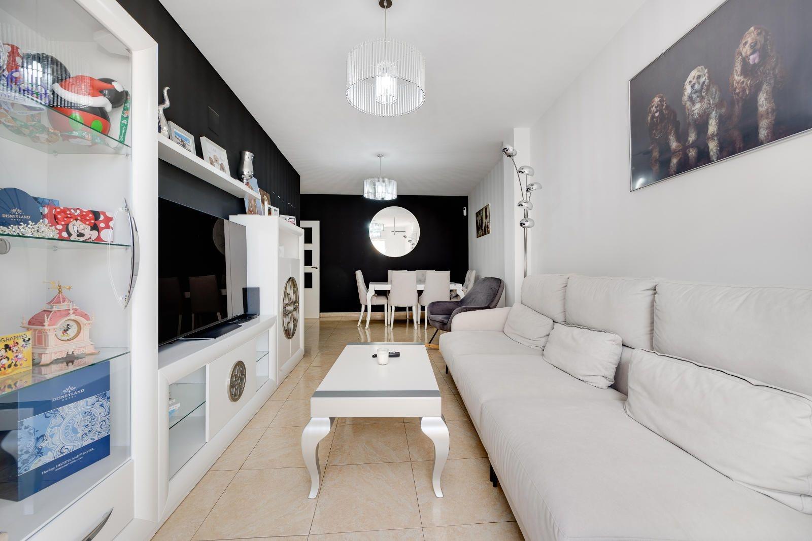 For sale - 3 Bedroom 2 Bathroom Apartment in Torrevieja - Centro  - Alicante