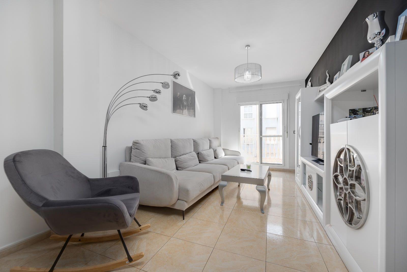 For sale - 3 Bedroom 2 Bathroom Apartment in Torrevieja - Centro  - Alicante