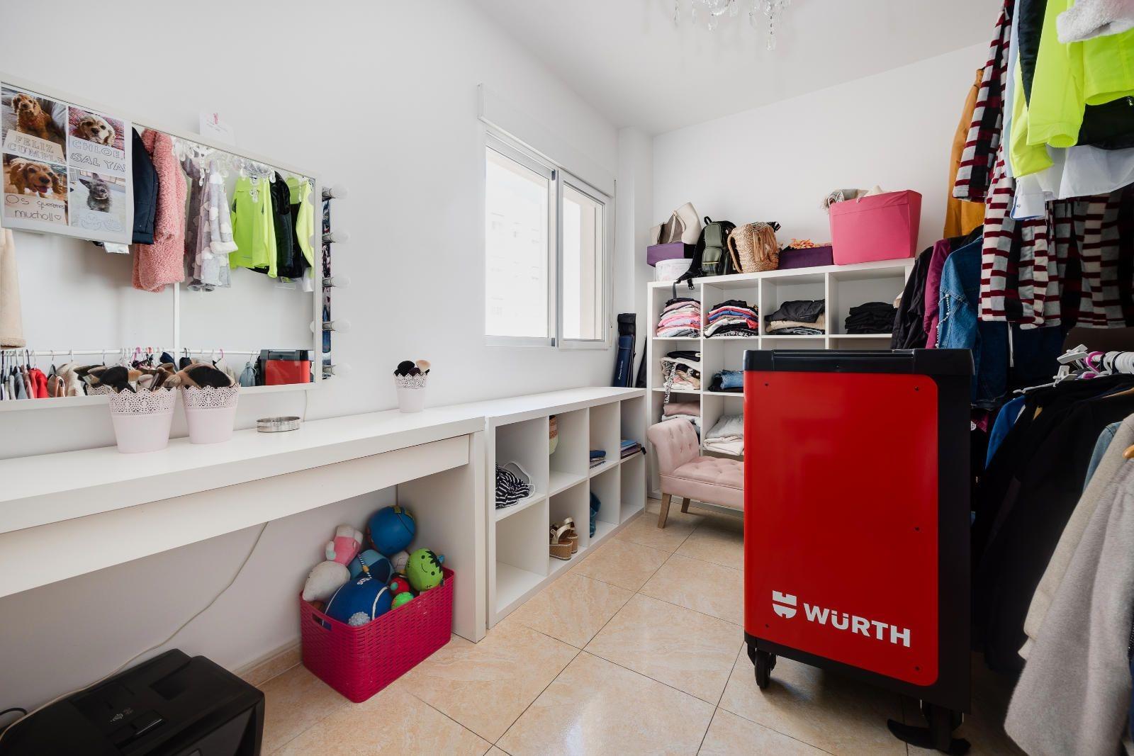 For sale - 3 Bedroom 2 Bathroom Apartment in Torrevieja - Centro  - Alicante