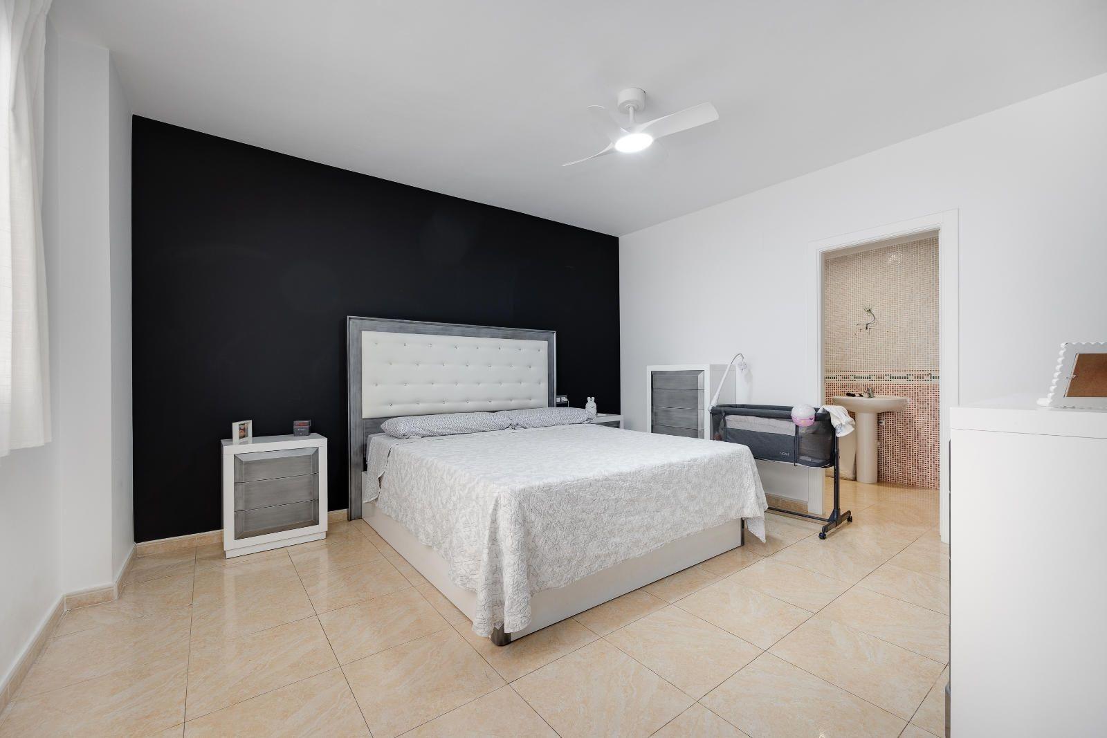 For sale - 3 Bedroom 2 Bathroom Apartment in Torrevieja - Centro  - Alicante