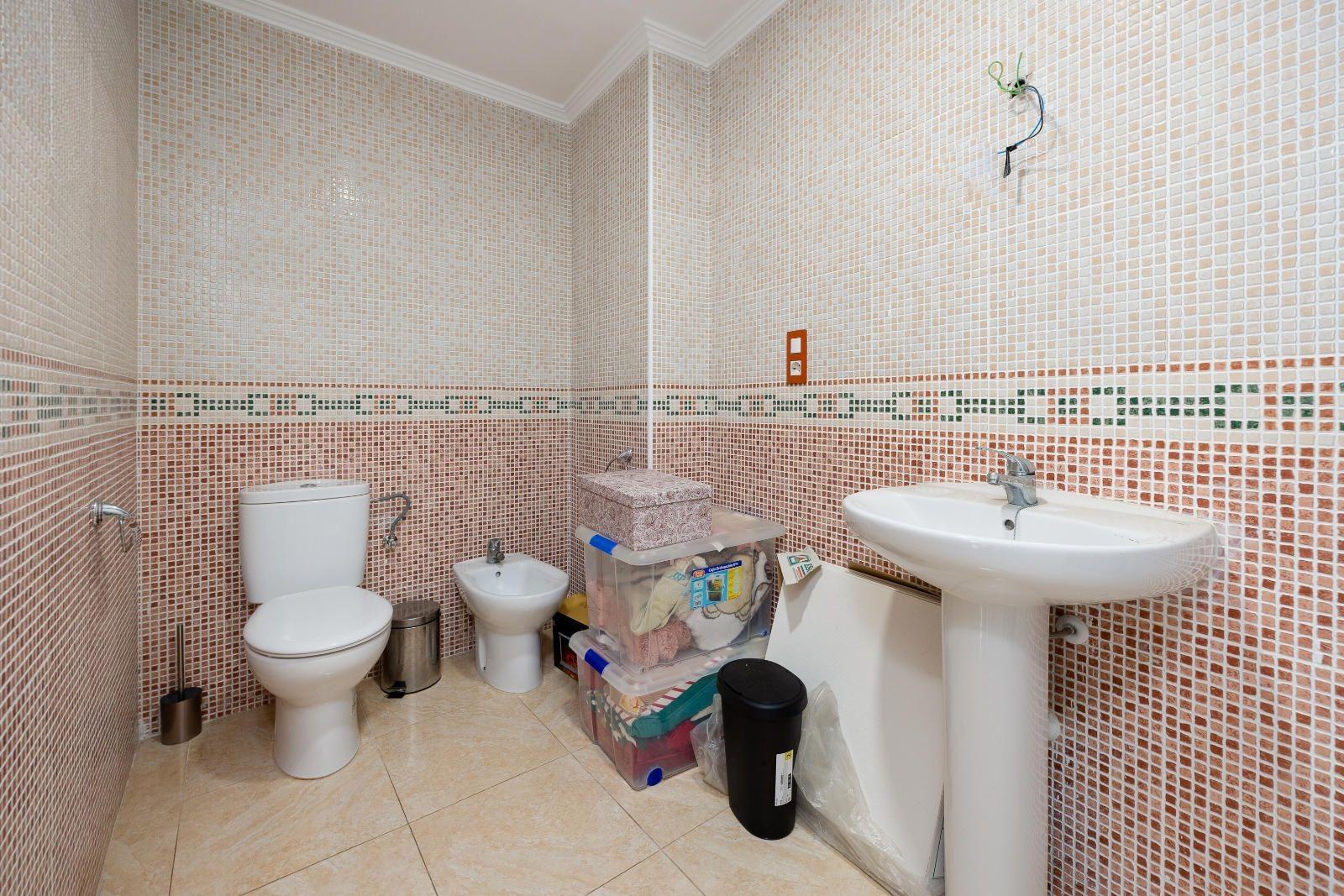 For sale - 3 Bedroom 2 Bathroom Apartment in Torrevieja - Centro  - Alicante