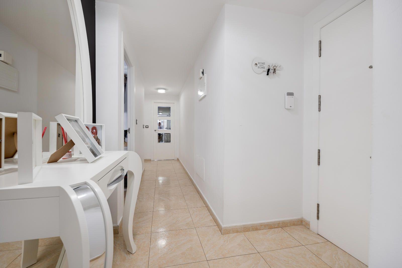 For sale - 3 Bedroom 2 Bathroom Apartment in Torrevieja - Centro  - Alicante