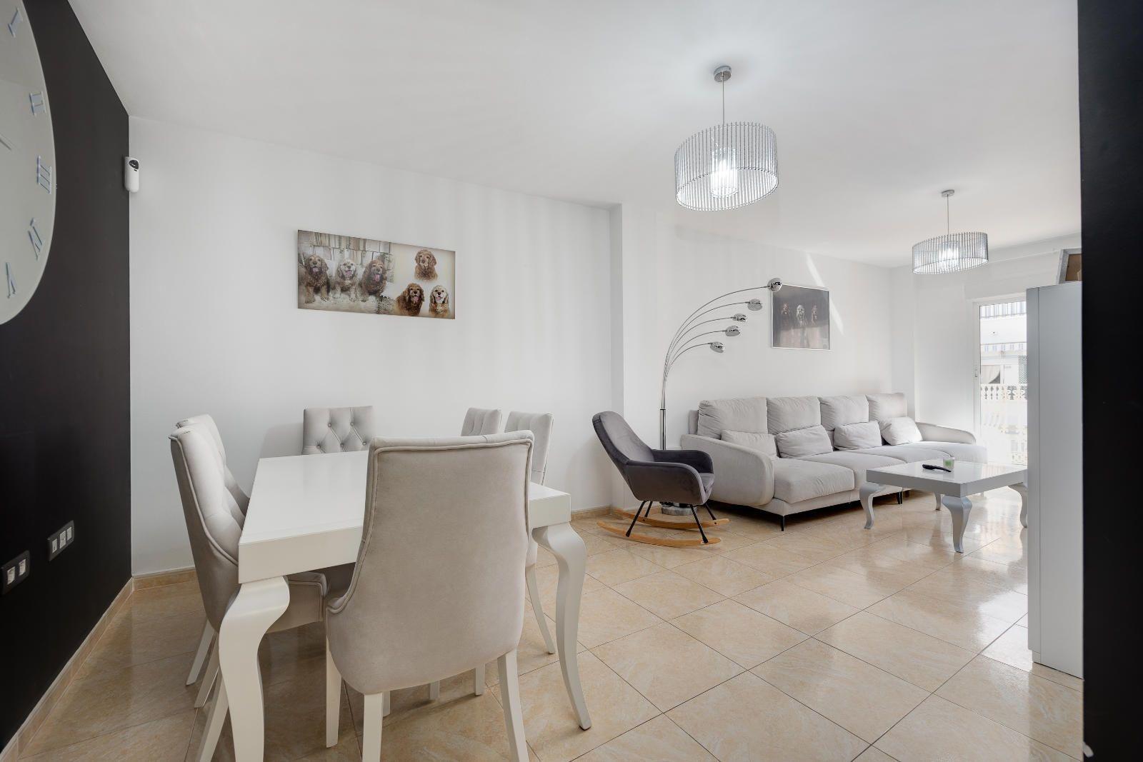 For sale - 3 Bedroom 2 Bathroom Apartment in Torrevieja - Centro  - Alicante