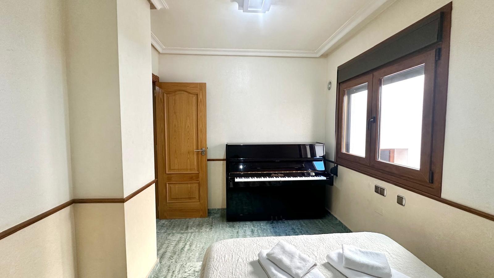 For sale - 4 Bedroom 2 Bathroom Penthouse in Torrevieja - Torrevieja  - Alicante