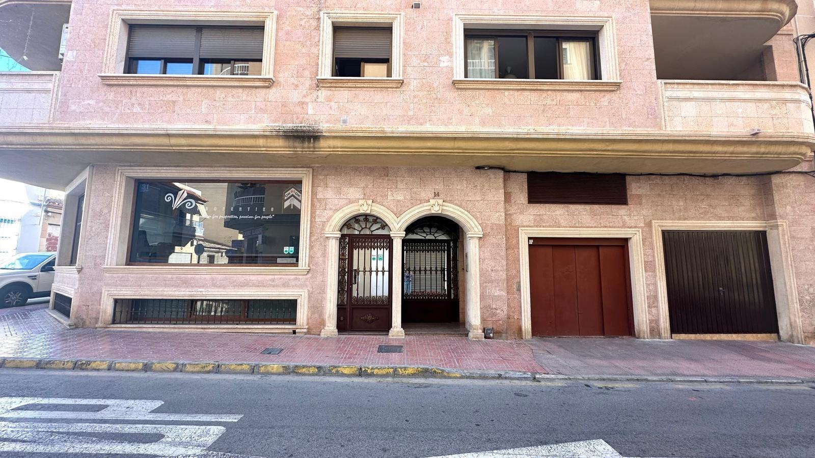 For sale - 4 Bedroom 2 Bathroom Penthouse in Torrevieja - Torrevieja  - Alicante