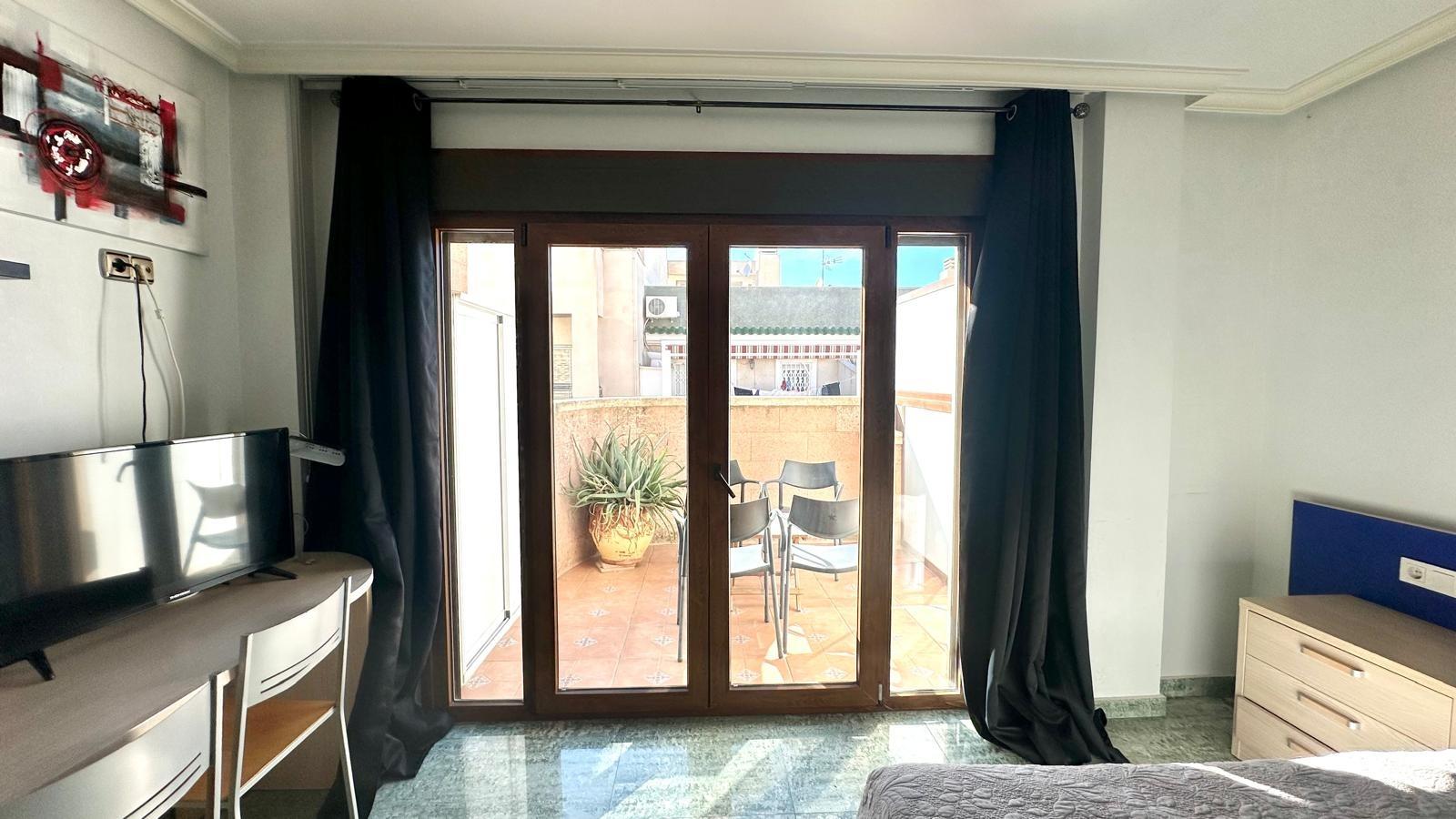 For sale - 4 Bedroom 2 Bathroom Penthouse in Torrevieja - Torrevieja  - Alicante