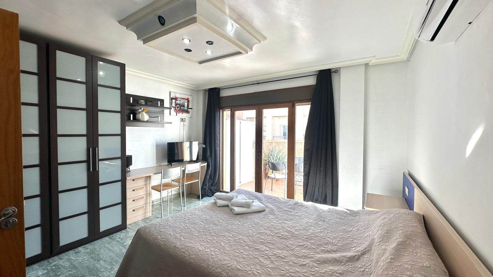 For sale - 4 Bedroom 2 Bathroom Penthouse in Torrevieja - Torrevieja  - Alicante