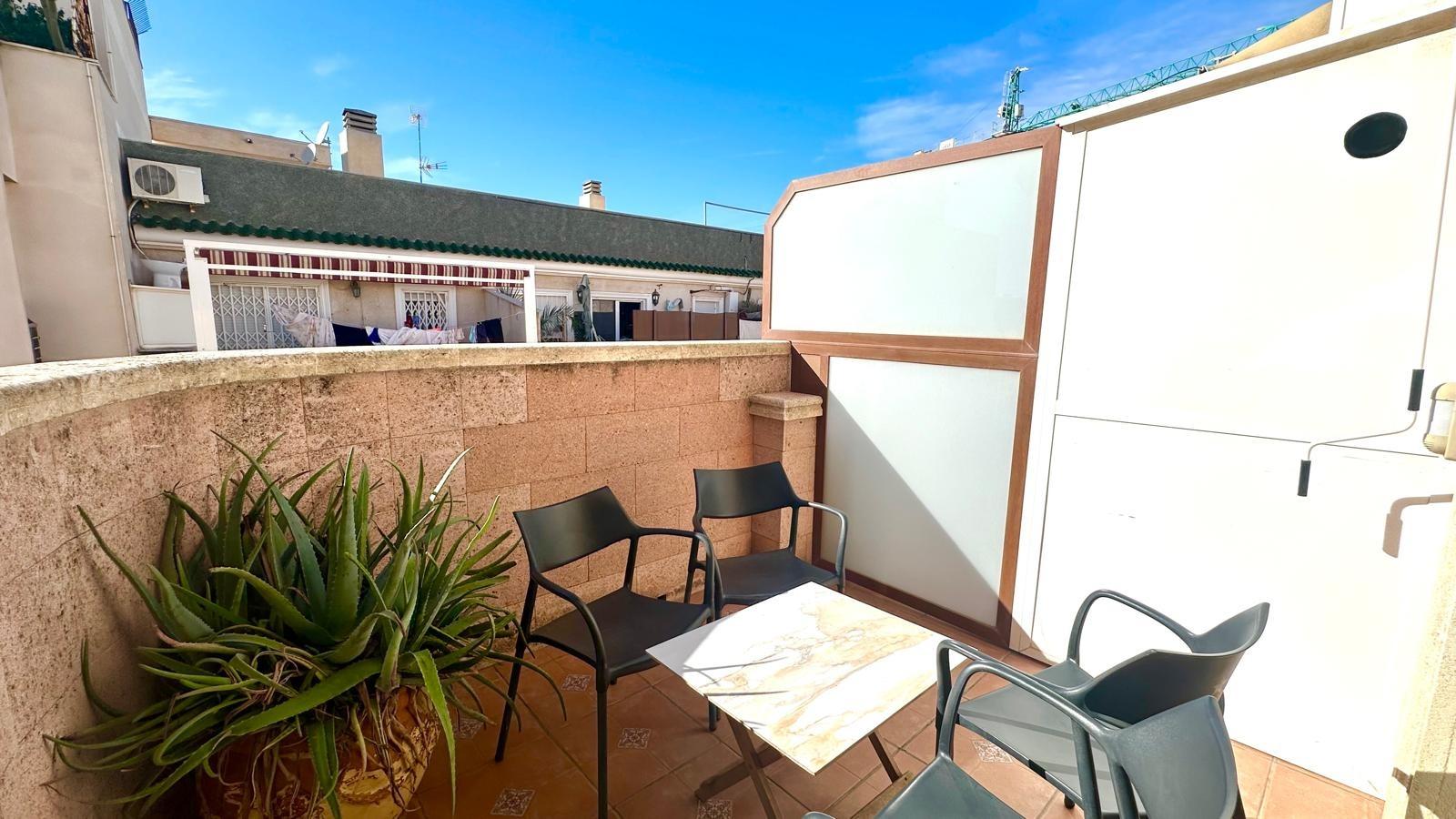 For sale - 4 Bedroom 2 Bathroom Penthouse in Torrevieja - Torrevieja  - Alicante