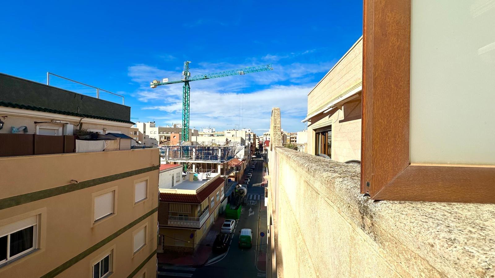 For sale - 4 Bedroom 2 Bathroom Penthouse in Torrevieja - Torrevieja  - Alicante