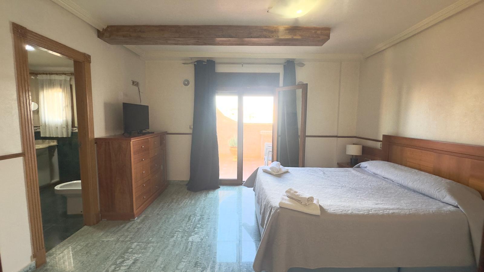 For sale - 4 Bedroom 2 Bathroom Penthouse in Torrevieja - Torrevieja  - Alicante