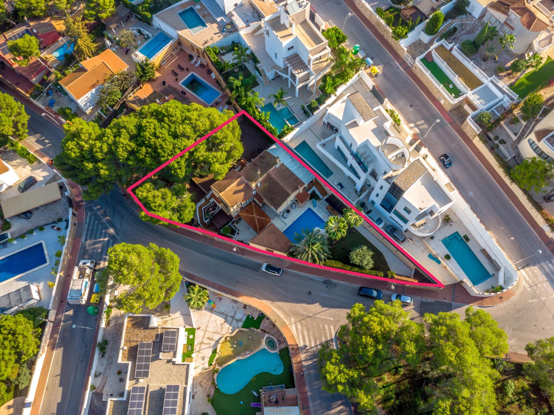 For sale - 4 Bedroom 3 Bathroom Villa in Torrevieja - Los Balcones  - Alicante