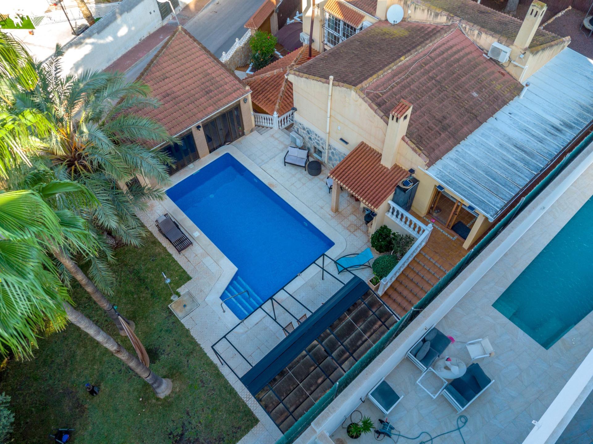 For sale - 4 Bedroom 3 Bathroom Villa in Torrevieja - Los Balcones  - Alicante