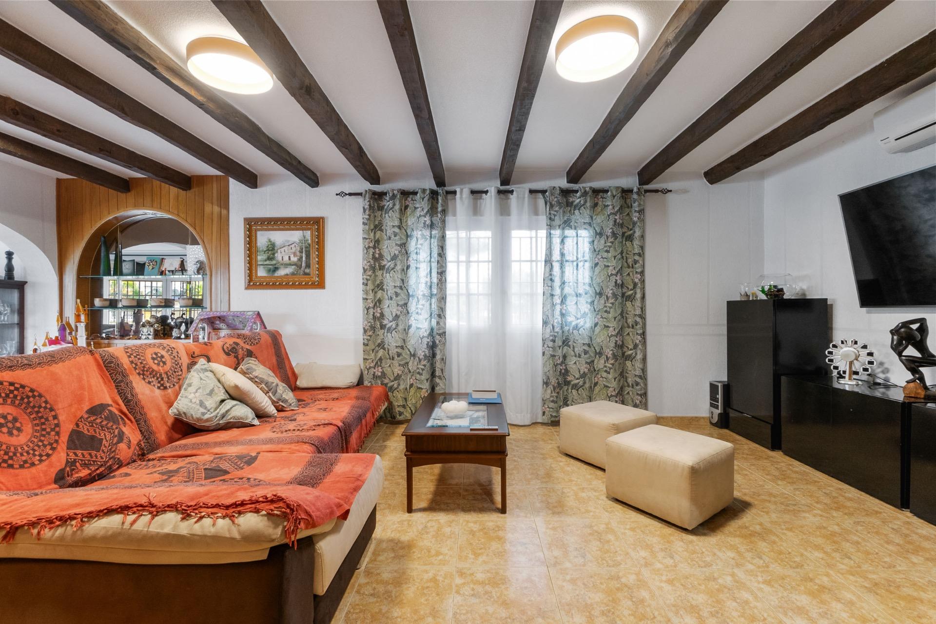 For sale - 4 Bedroom 3 Bathroom Villa in Torrevieja - Los Balcones  - Alicante