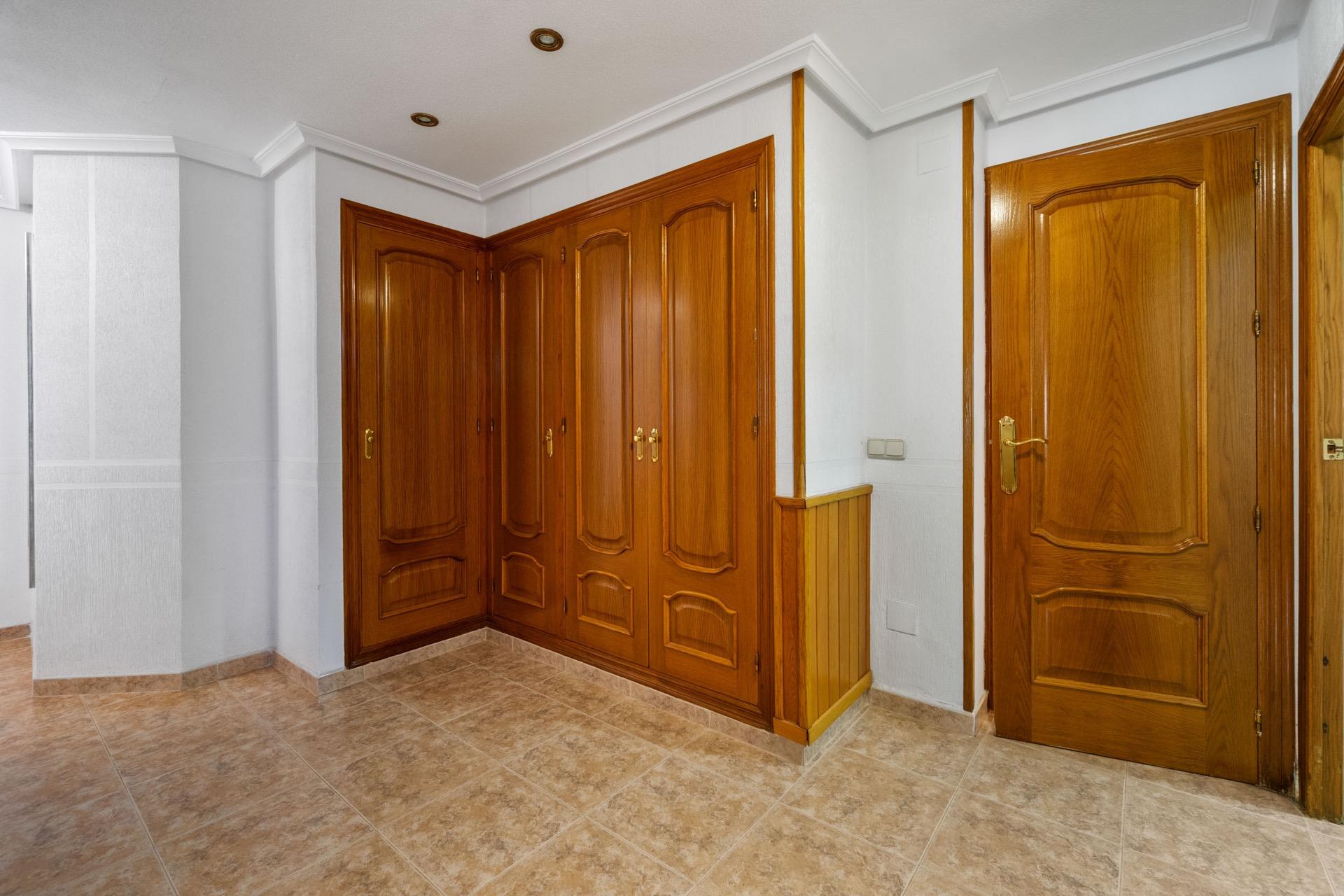 For sale - 4 Bedroom 3 Bathroom Villa in Torrevieja - Los Balcones  - Alicante