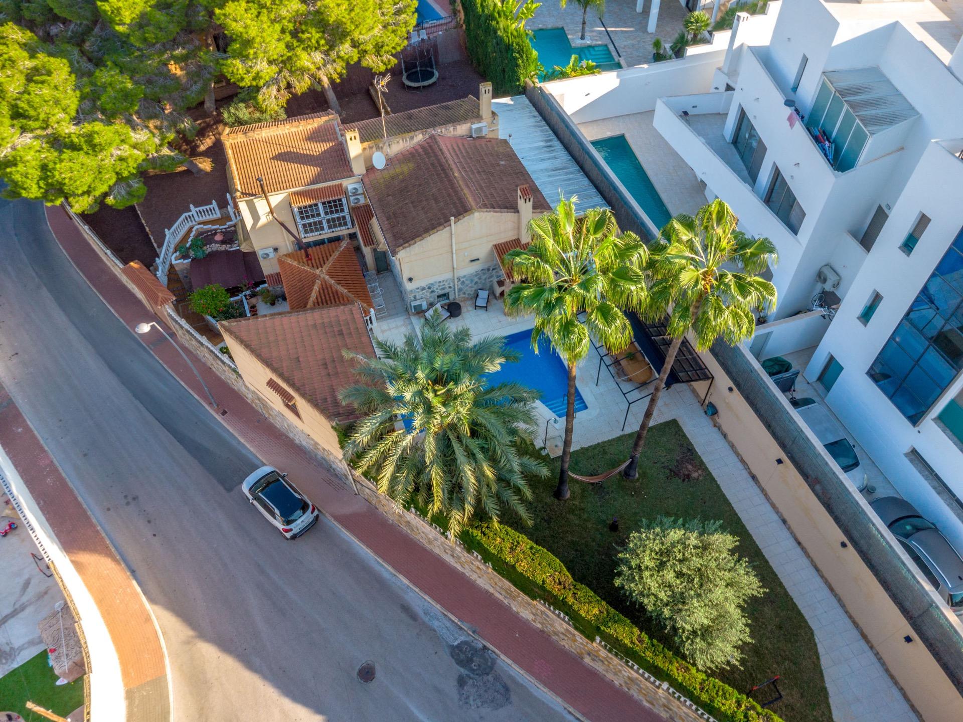 For sale - 4 Bedroom 3 Bathroom Villa in Torrevieja - Los Balcones  - Alicante