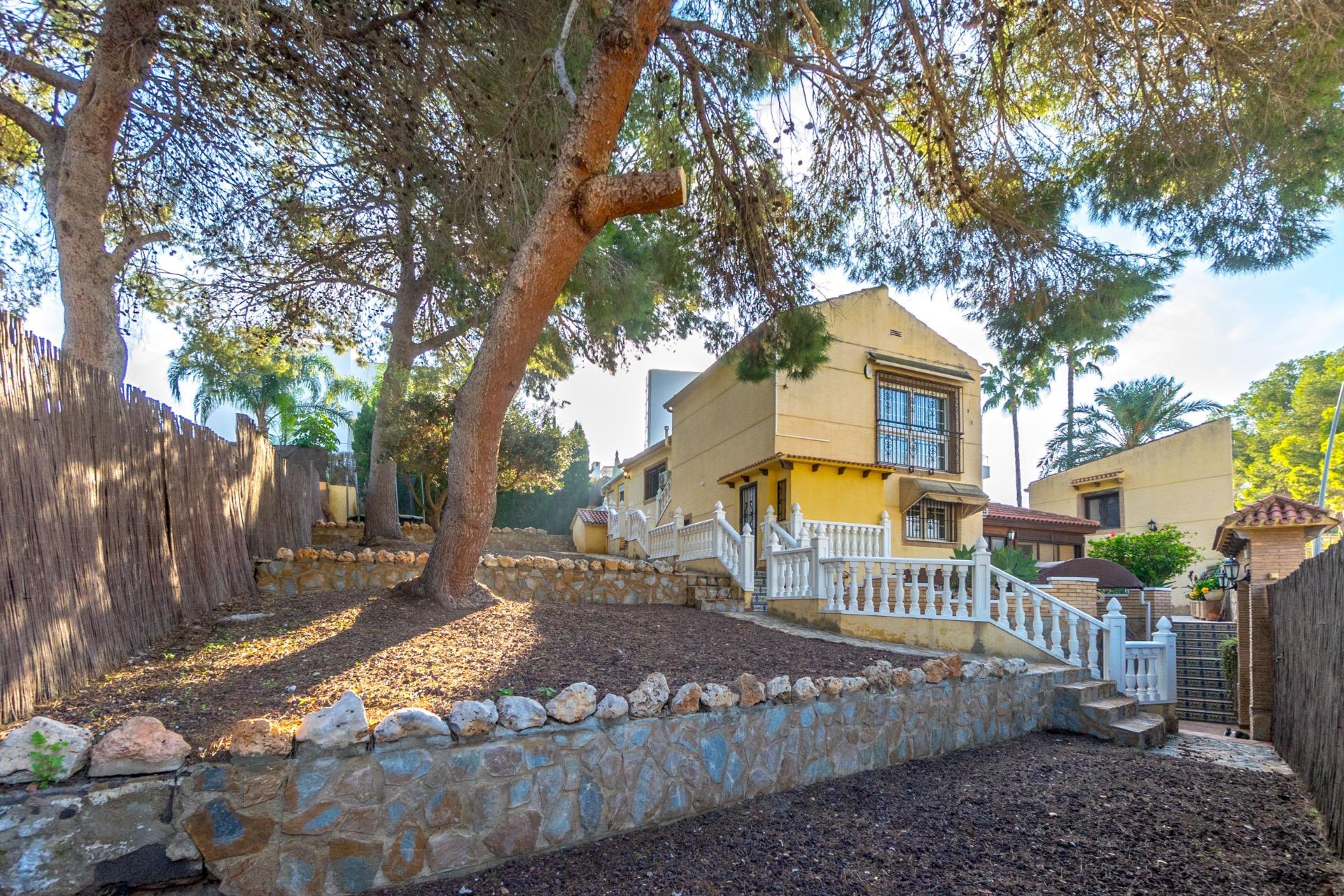 For sale - 4 Bedroom 3 Bathroom Villa in Torrevieja - Los Balcones  - Alicante