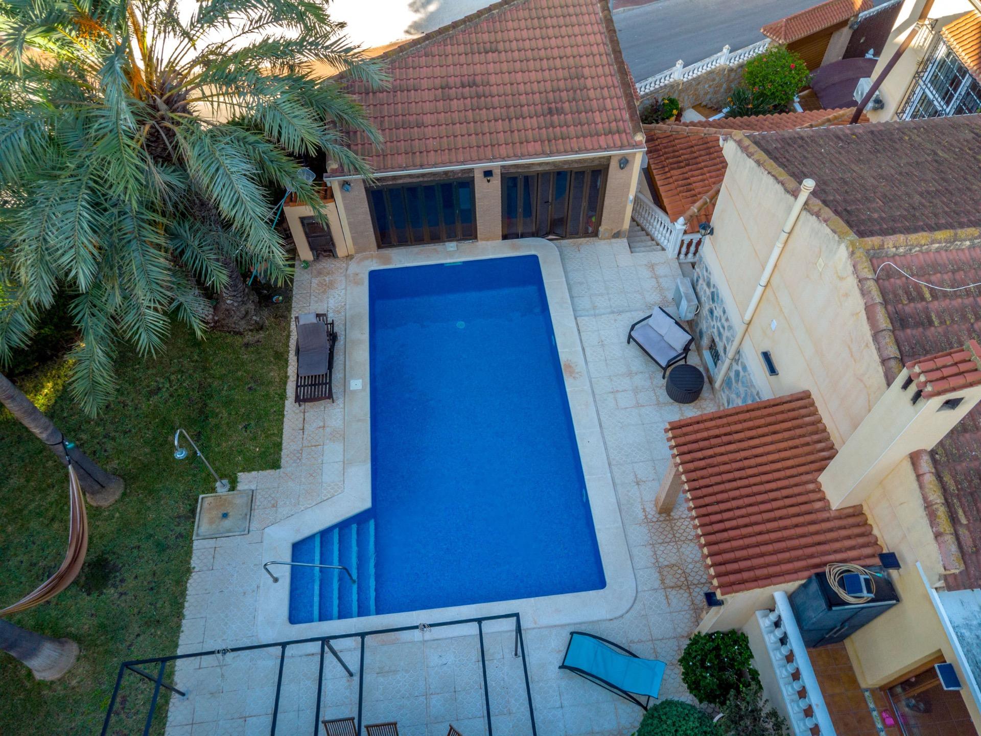 For sale - 4 Bedroom 3 Bathroom Villa in Torrevieja - Los Balcones  - Alicante