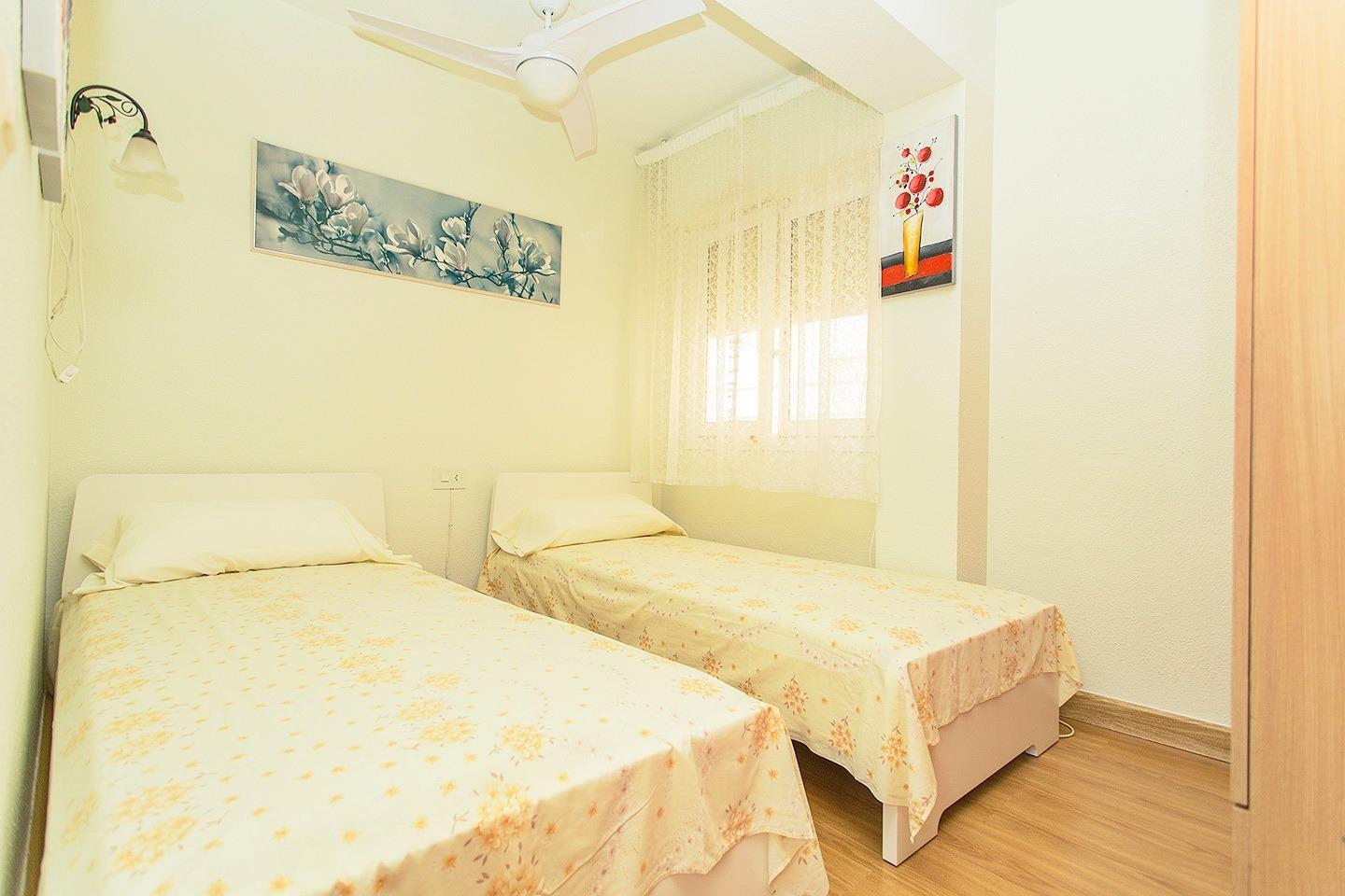 For sale - 3 Bedroom 2 Bathroom Apartment in Torrevieja - Playa Del Cura  - Alicante