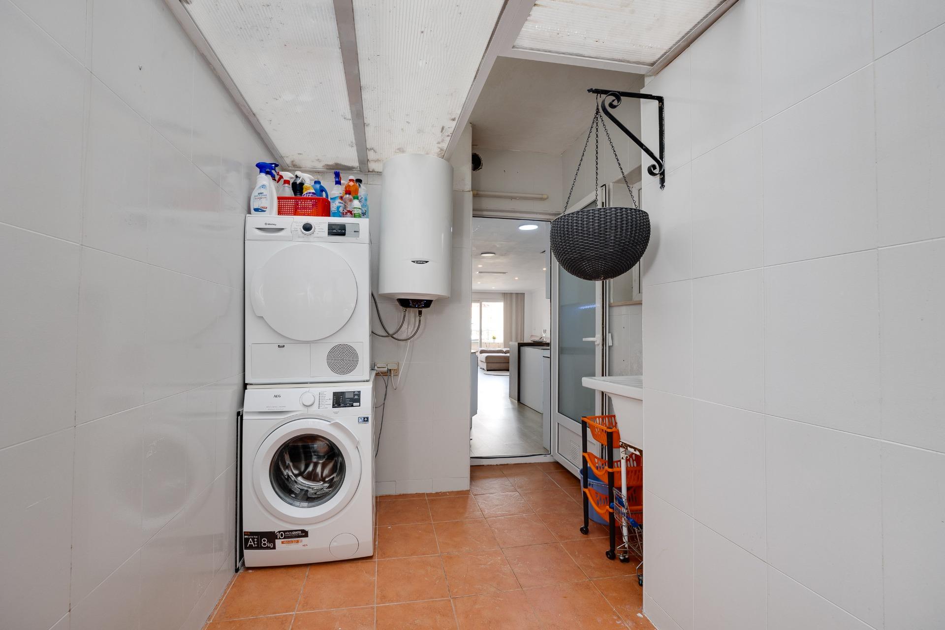 For sale - 3 Bedroom 2 Bathroom Apartment in Torrevieja - Centro  - Alicante