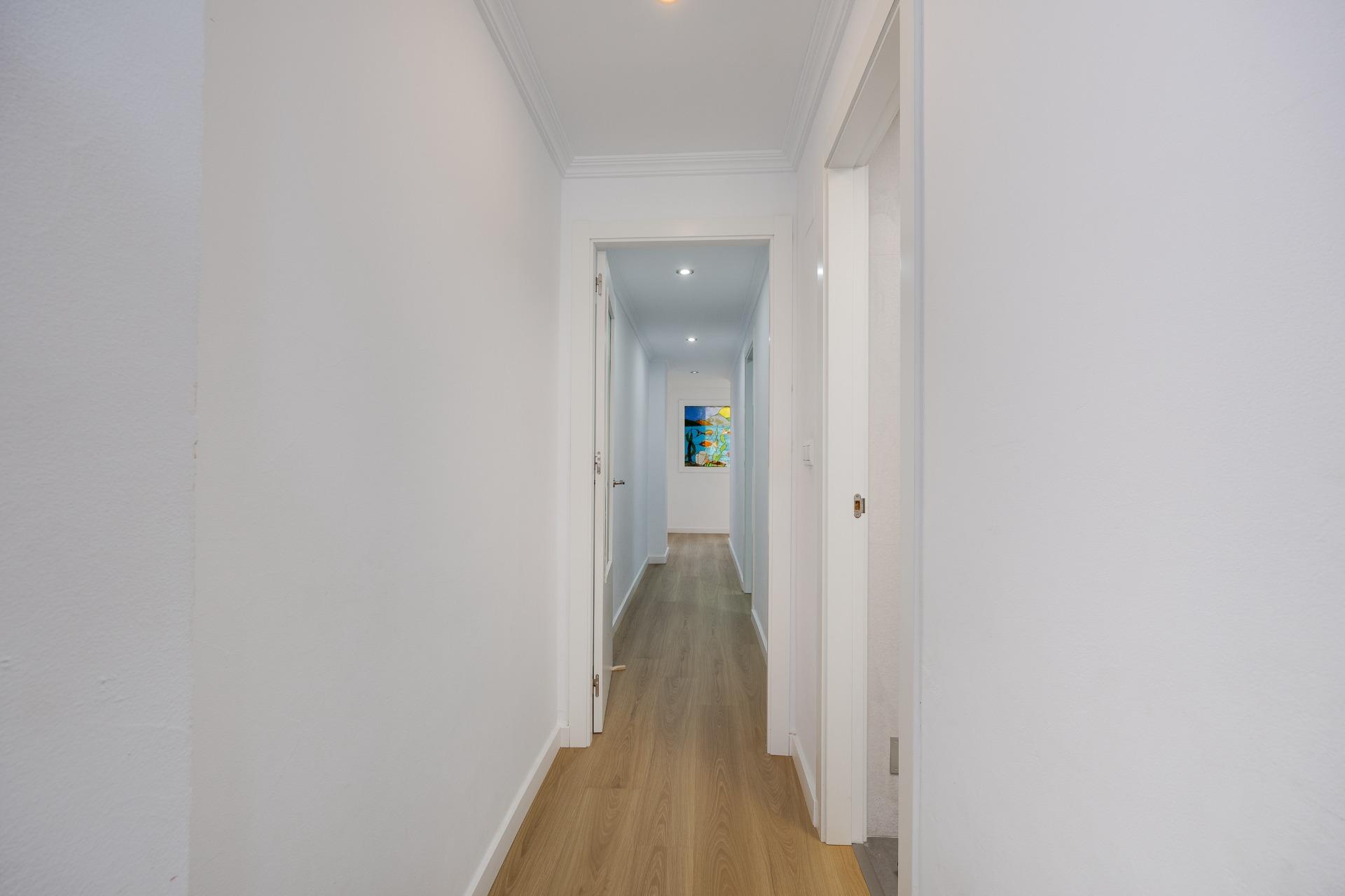 For sale - 3 Bedroom 2 Bathroom Apartment in Torrevieja - Centro  - Alicante