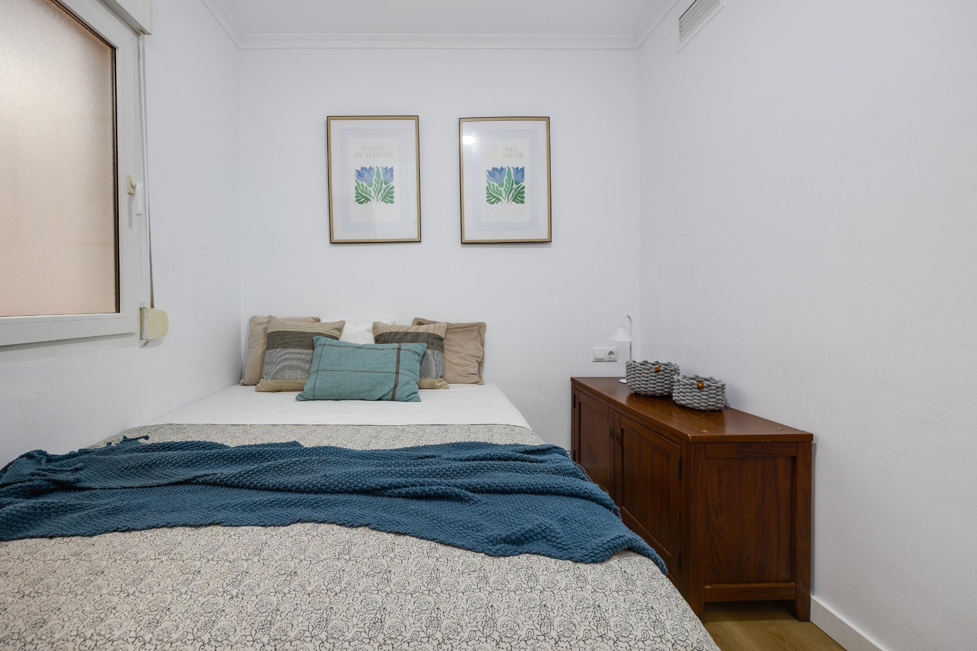 For sale - 3 Bedroom 2 Bathroom Apartment in Torrevieja - Centro  - Alicante
