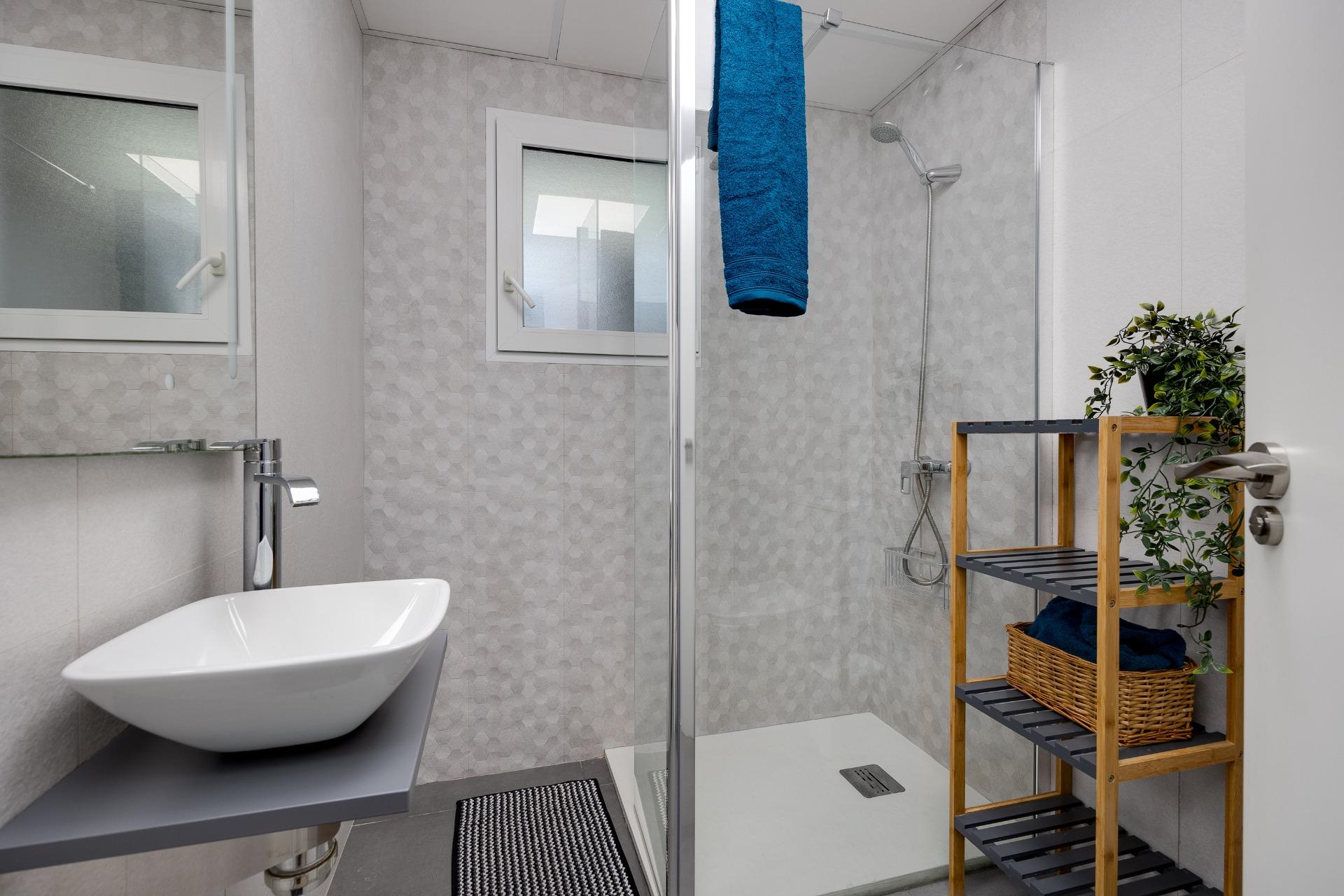 For sale - 3 Bedroom 2 Bathroom Apartment in Torrevieja - Centro  - Alicante