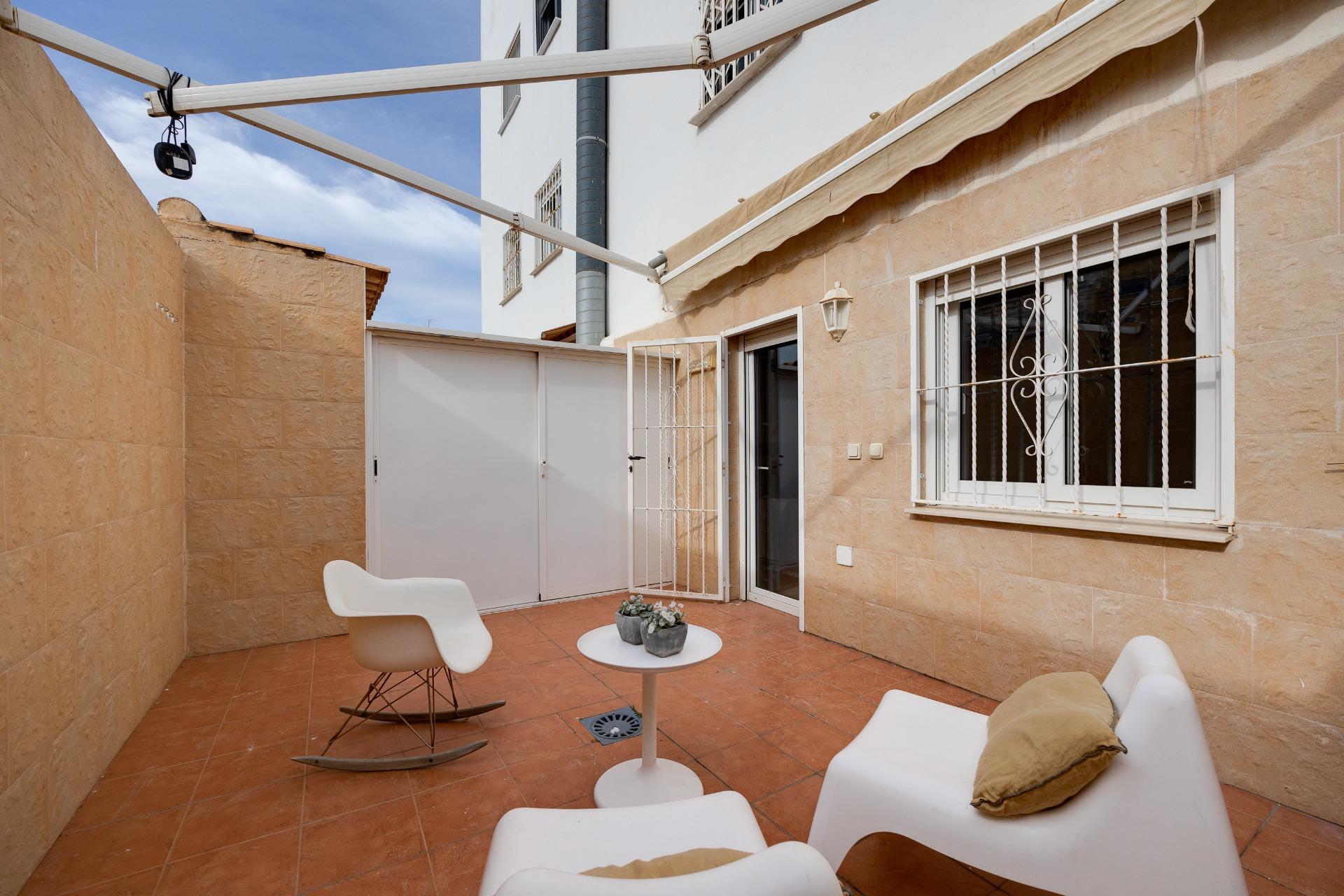 For sale - 3 Bedroom 2 Bathroom Apartment in Torrevieja - Centro  - Alicante