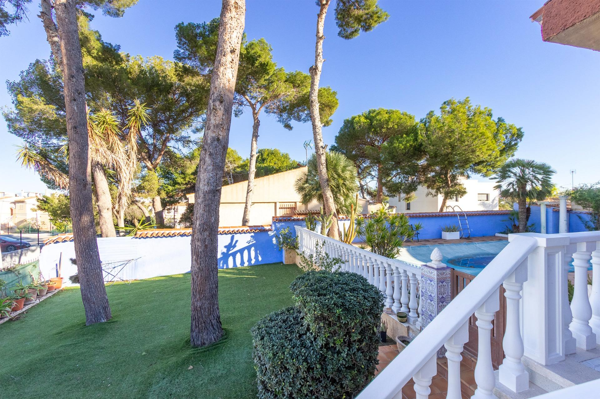 For sale - 4 Bedroom 3 Bathroom Villa in Torrevieja - Los Balcones  - Alicante