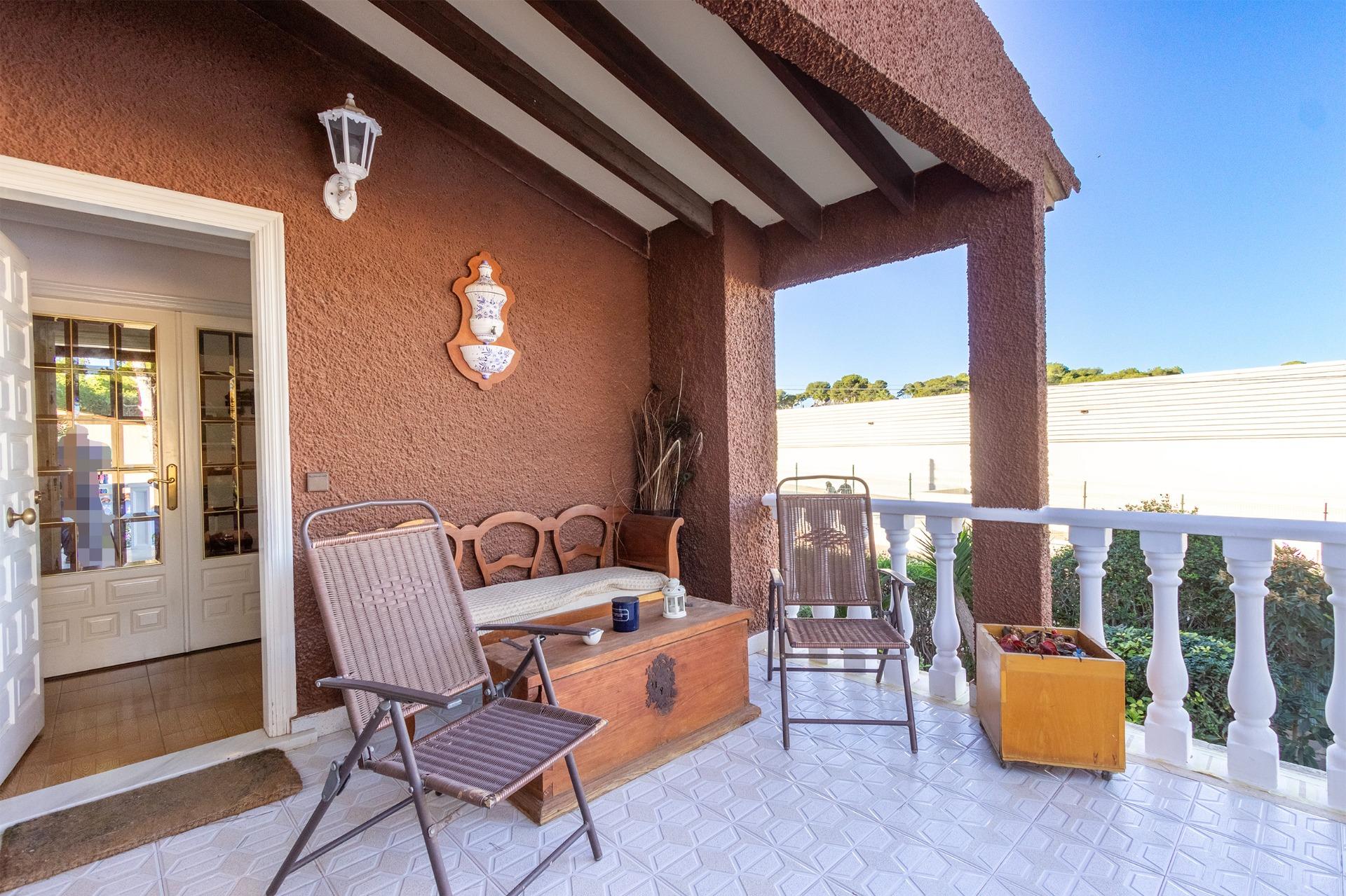 For sale - 4 Bedroom 3 Bathroom Villa in Torrevieja - Los Balcones  - Alicante