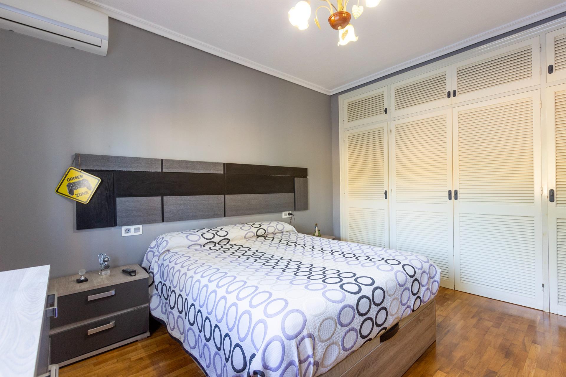 For sale - 4 Bedroom 3 Bathroom Villa in Torrevieja - Los Balcones  - Alicante
