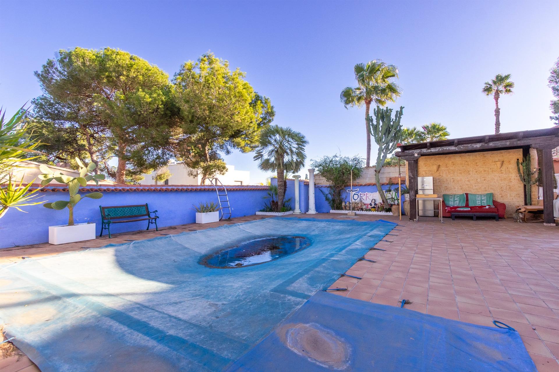 For sale - 4 Bedroom 3 Bathroom Villa in Torrevieja - Los Balcones  - Alicante