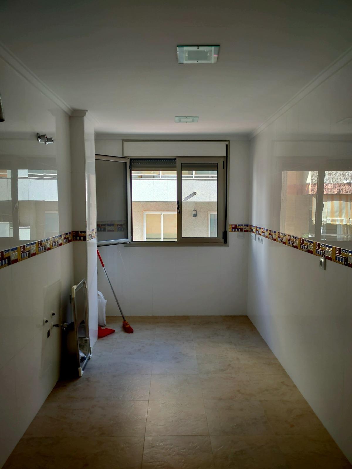 For sale - 3 Bedroom 2 Bathroom Apartment in Torrevieja - Estacion De Autobuses  - Alicante