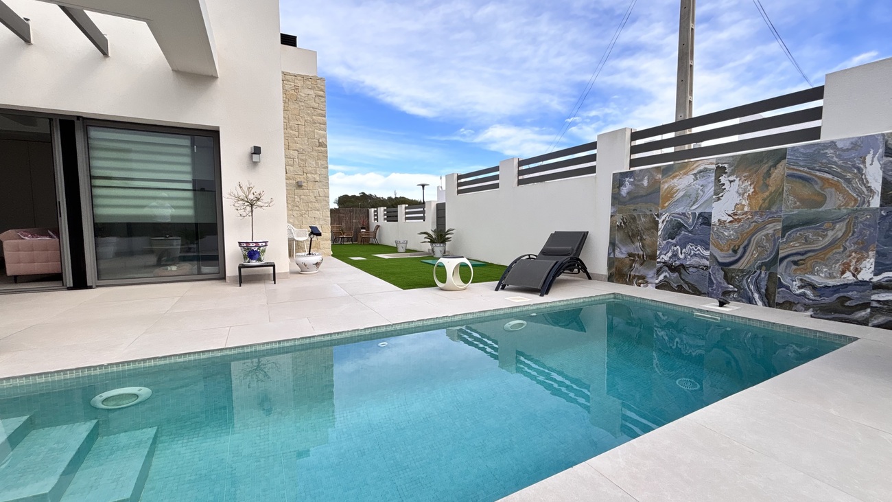 For sale - 3 Bedroom 2 Bathroom Villa in San Miguel de Salinas - Costa Blanca  - Alicante
