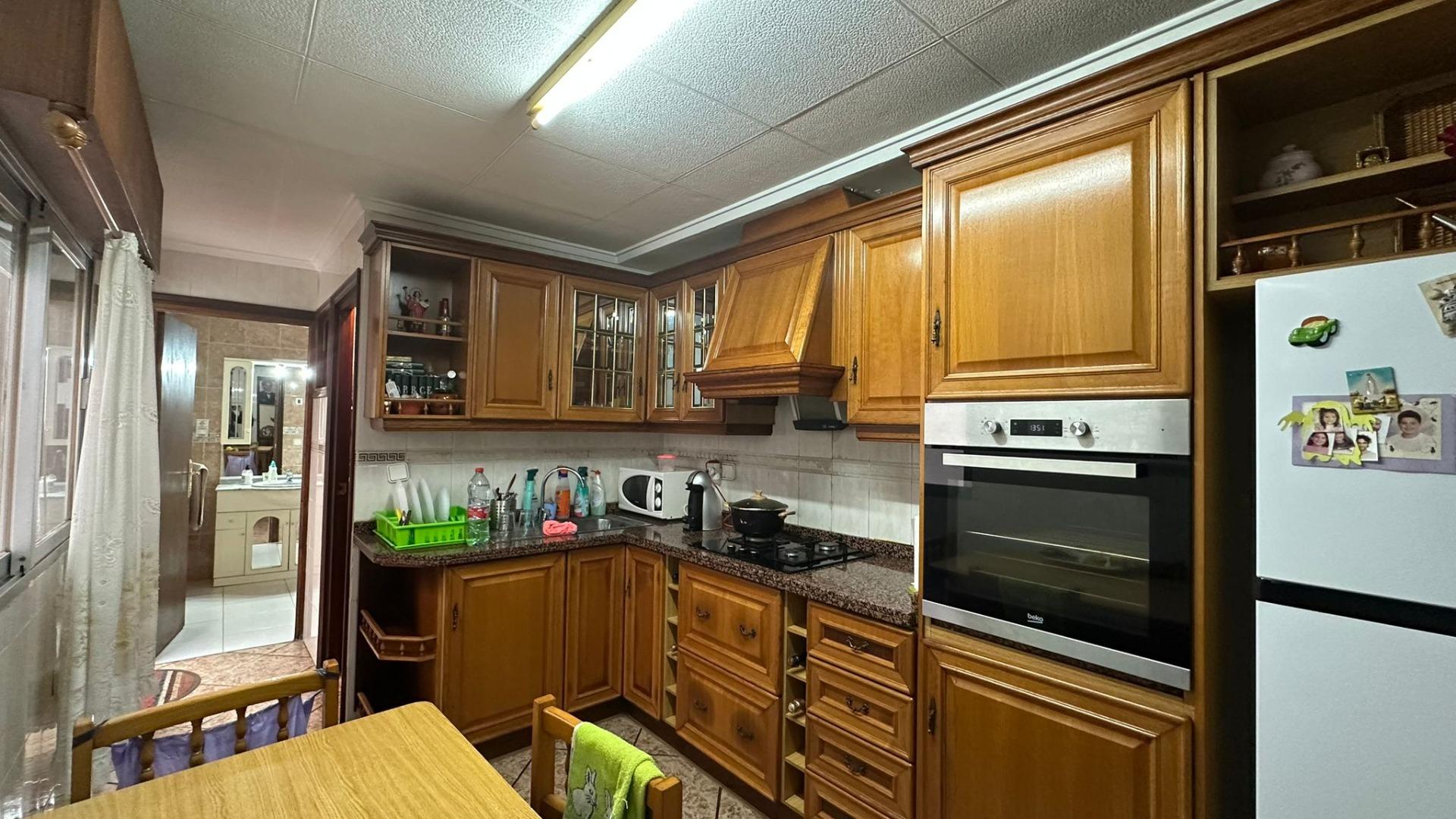 For sale - 4 Bedroom 1 Bathroom Apartment in Torrevieja - Estacion De Autobuses  - Alicante