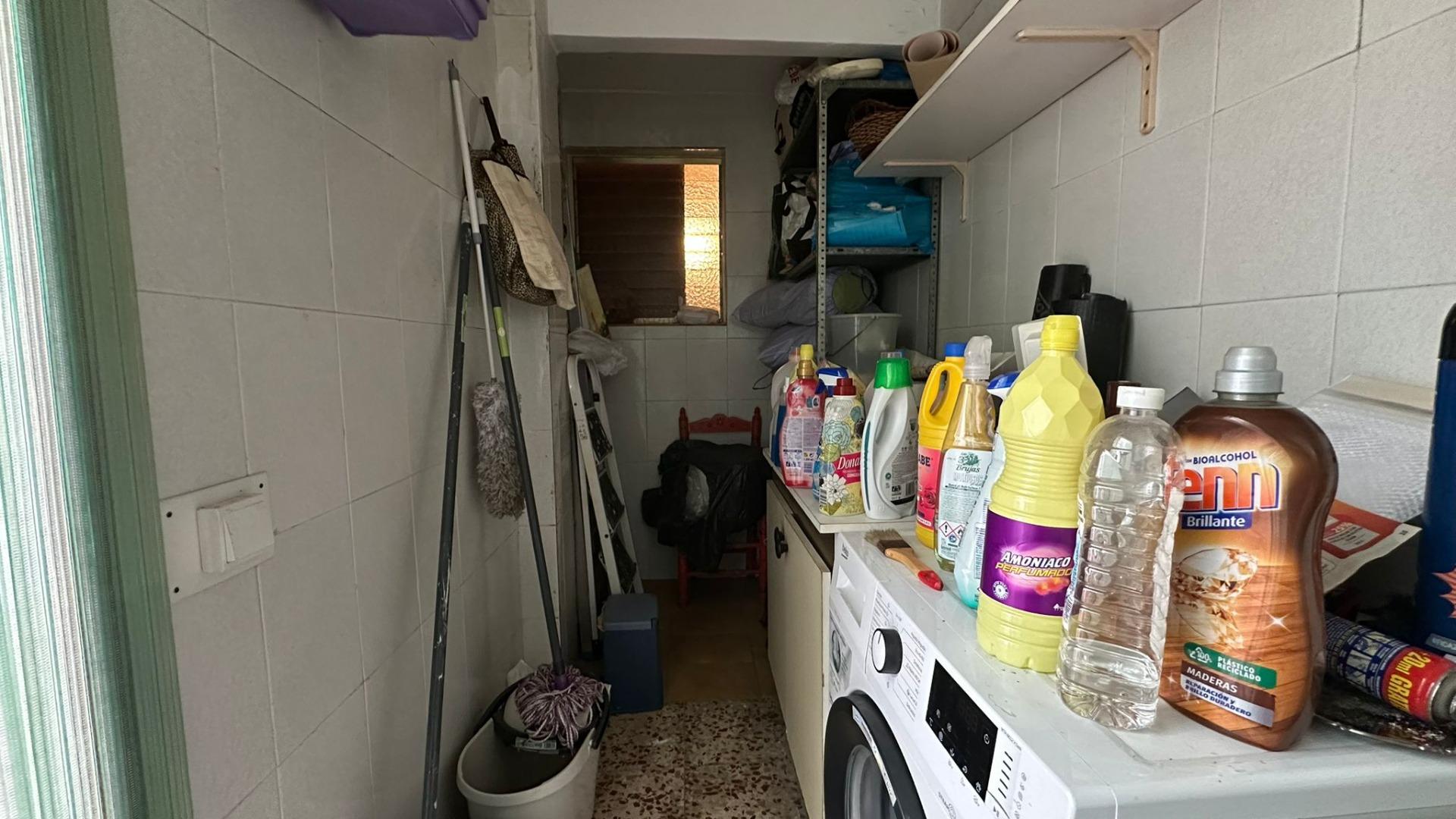 For sale - 4 Bedroom 1 Bathroom Apartment in Torrevieja - Estacion De Autobuses  - Alicante