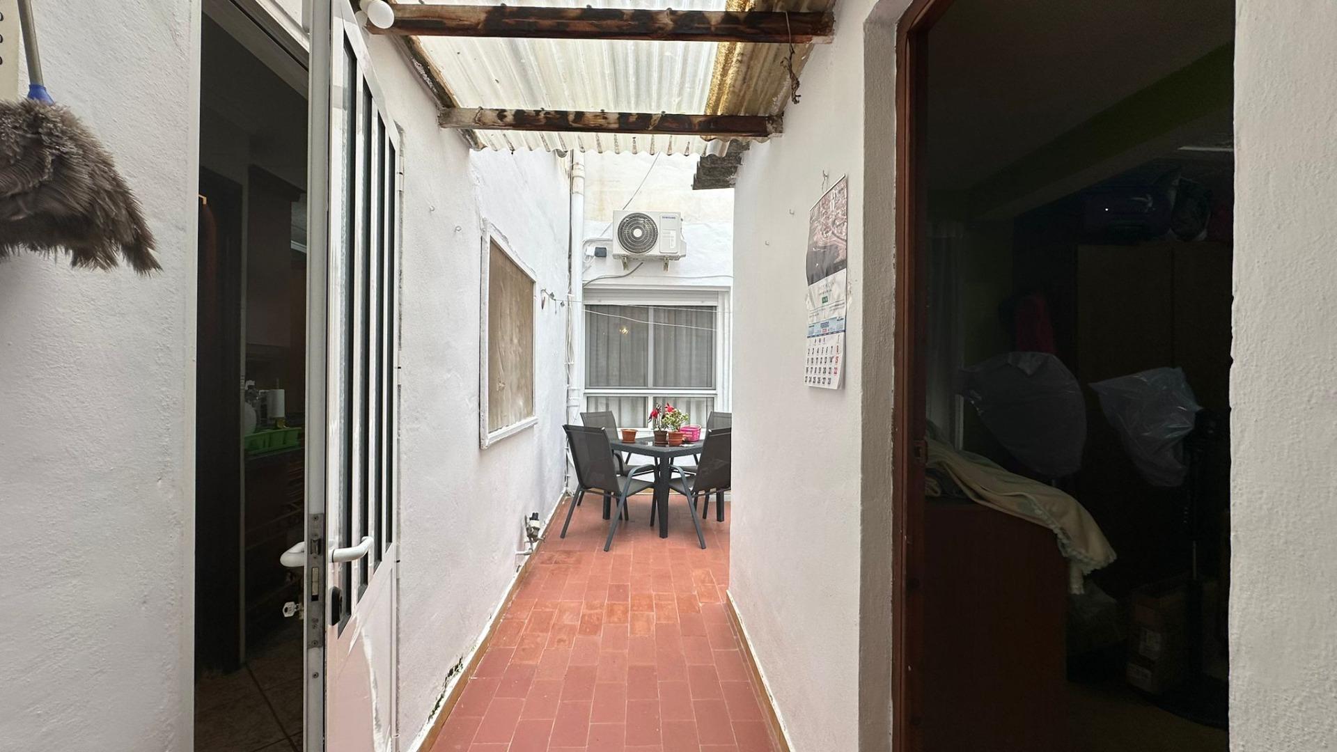 For sale - 4 Bedroom 1 Bathroom Apartment in Torrevieja - Estacion De Autobuses  - Alicante