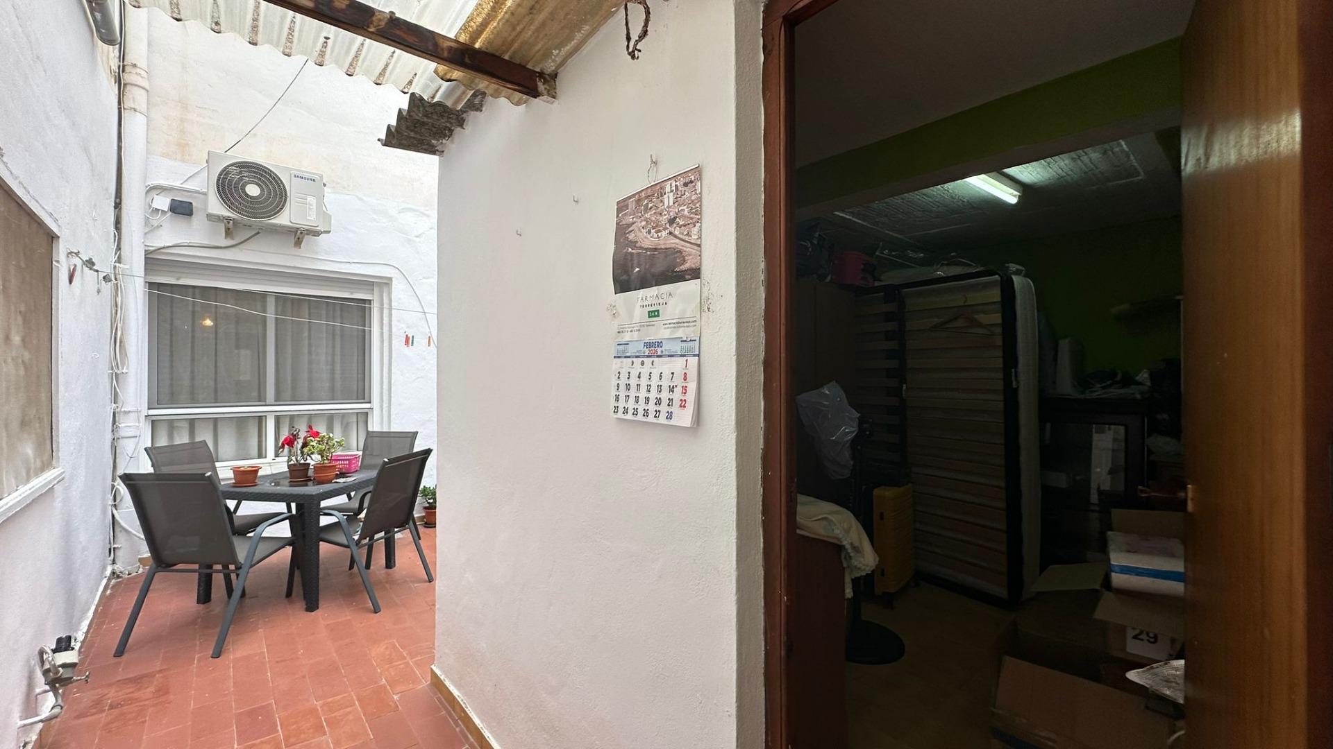 For sale - 4 Bedroom 1 Bathroom Apartment in Torrevieja - Estacion De Autobuses  - Alicante