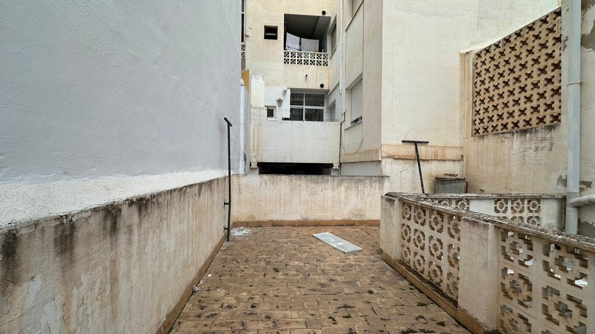 For sale - 4 Bedroom 1 Bathroom Apartment in Torrevieja - Estacion De Autobuses  - Alicante