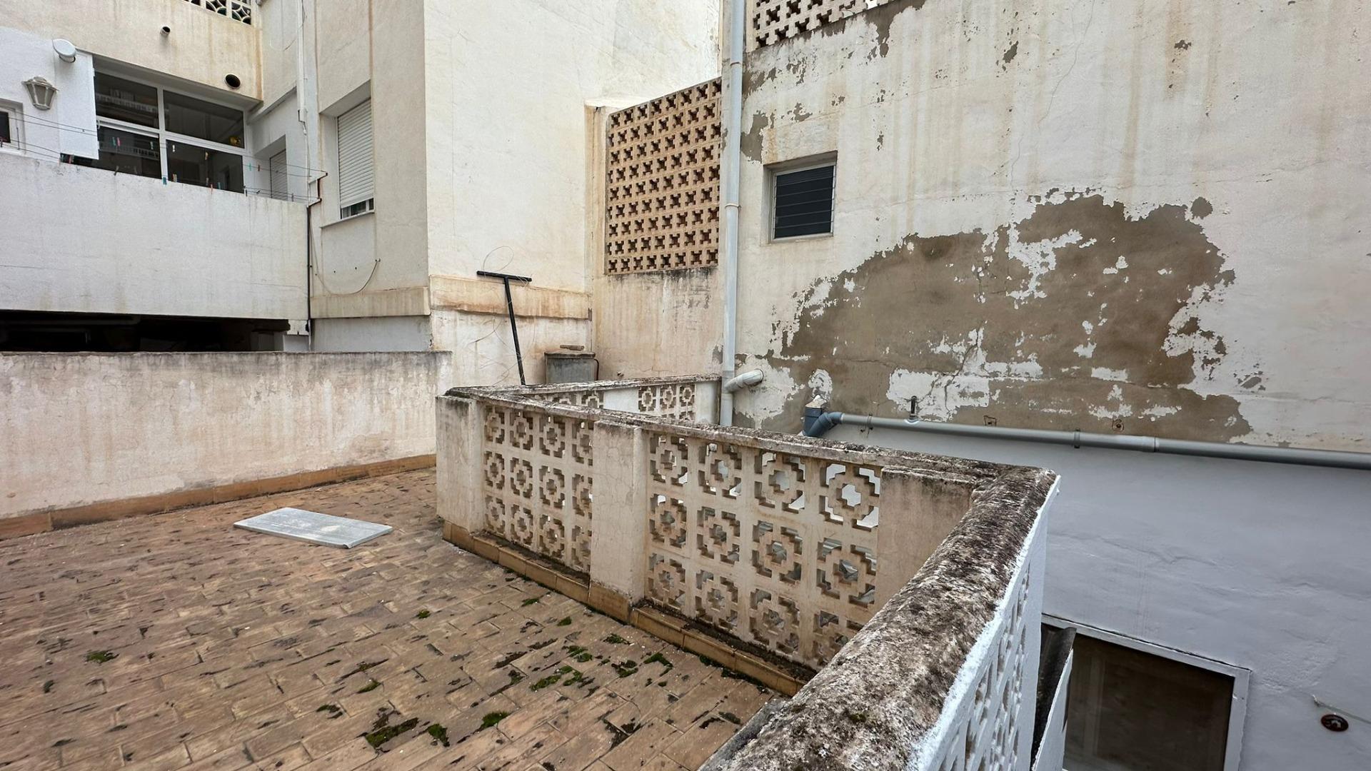 For sale - 4 Bedroom 1 Bathroom Apartment in Torrevieja - Estacion De Autobuses  - Alicante