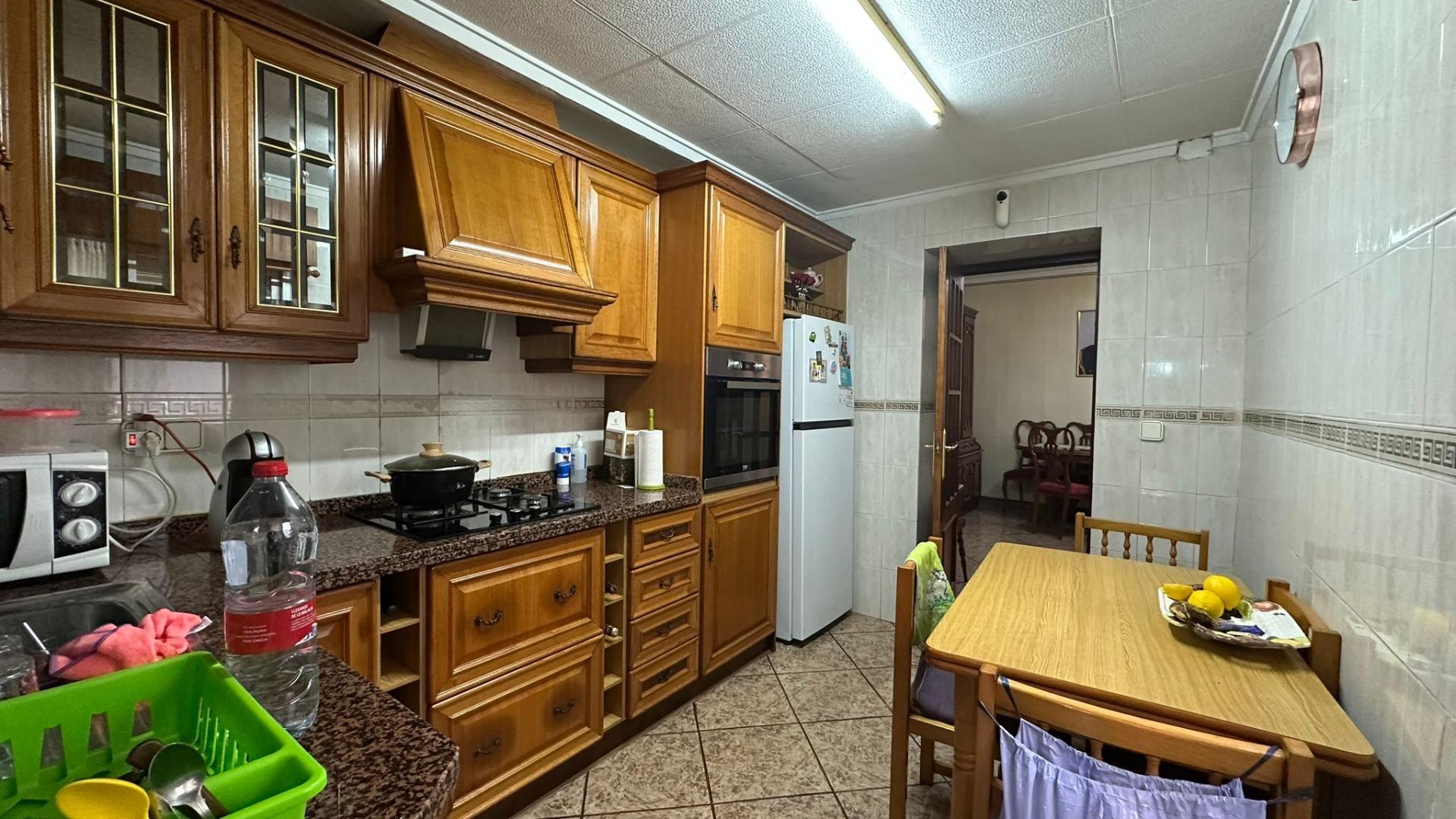 For sale - 4 Bedroom 1 Bathroom Apartment in Torrevieja - Estacion De Autobuses  - Alicante