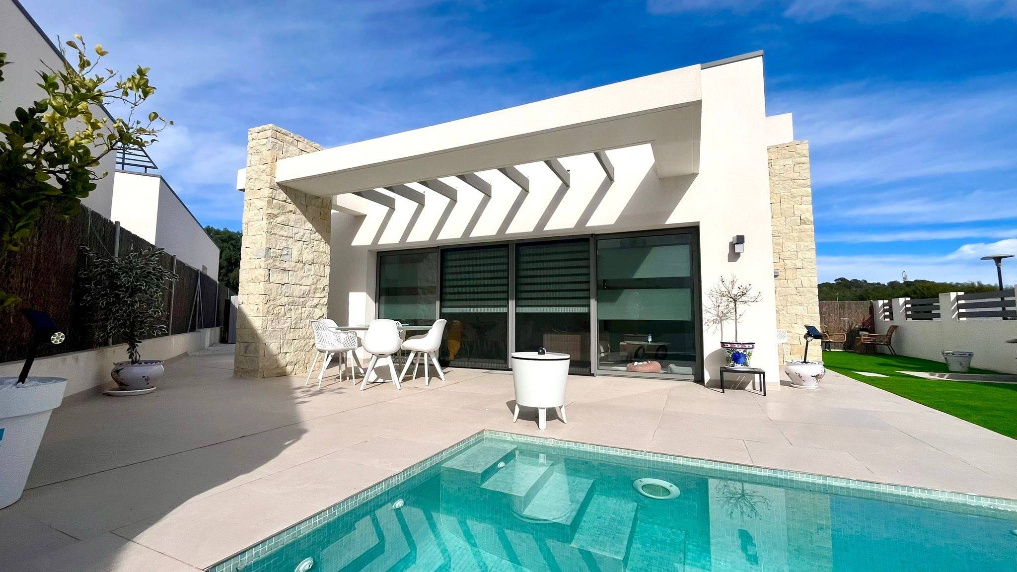 For sale - 3 Bedroom 2 Bathroom Villa in San Miguel de Salinas - Urbanizacion Blue Lagoon  - Alicante