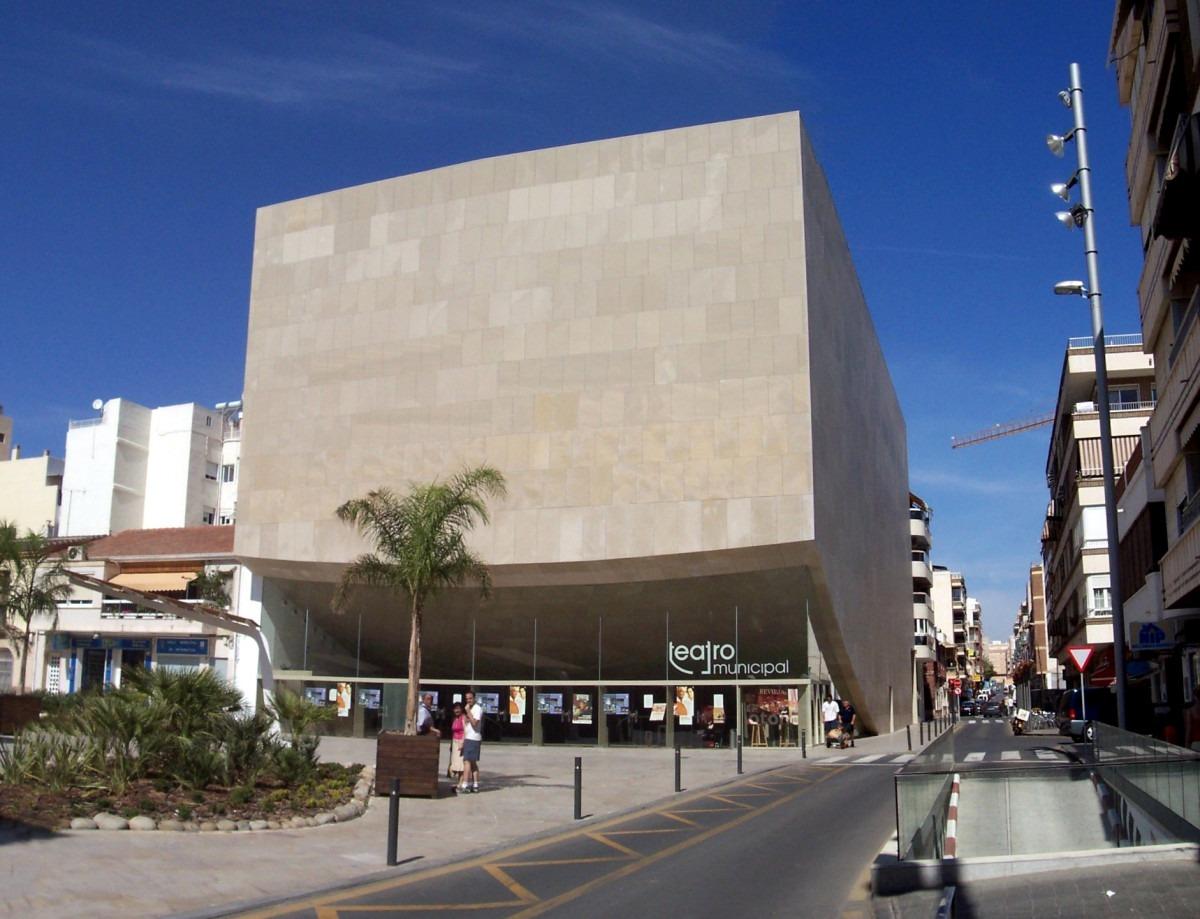 For sale - 3 Bedroom 2 Bathroom Apartment in Torrevieja - Centro  - Alicante