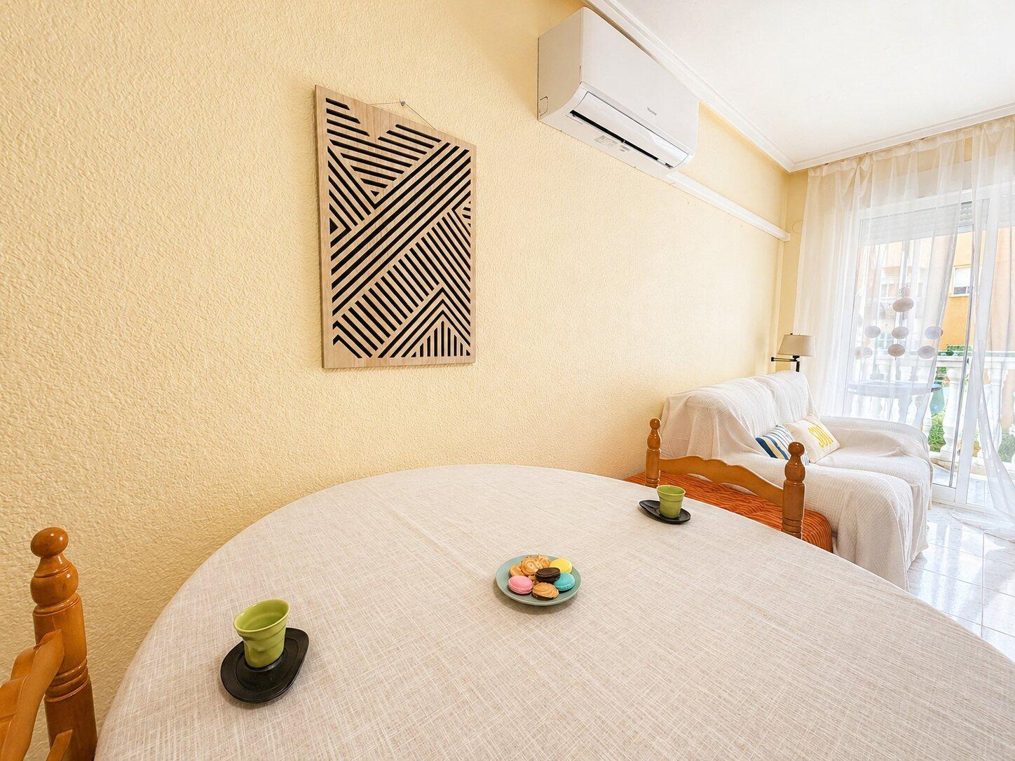 For sale - 2 Bedroom 1 Bathroom Apartment in Torrevieja - Habaneras  - Alicante