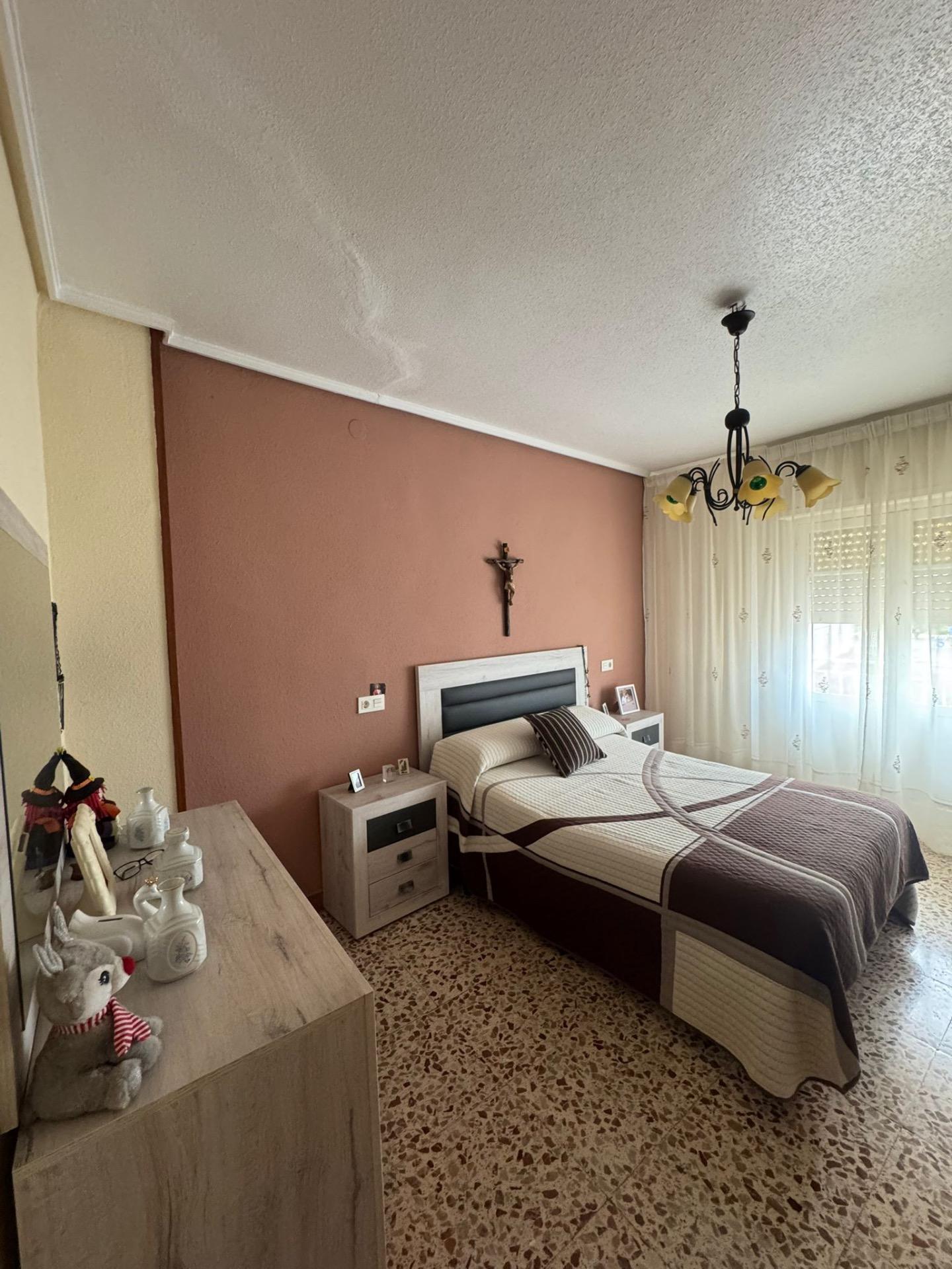 For sale - 8 Bedroom 3 Bathroom Town House in Orihuela - Orihuela Ciudad  - Alicante